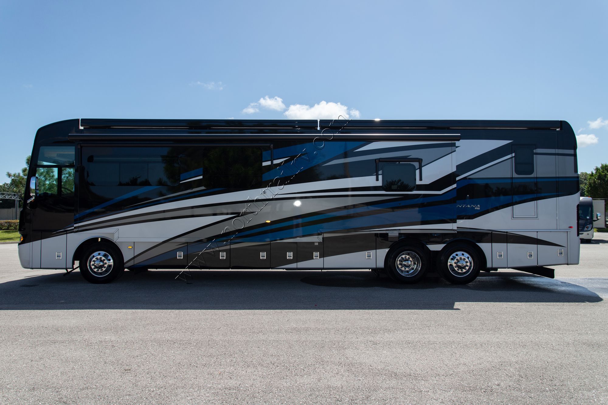 Used 2020 Newmar Ventana 4369 Class A  For Sale