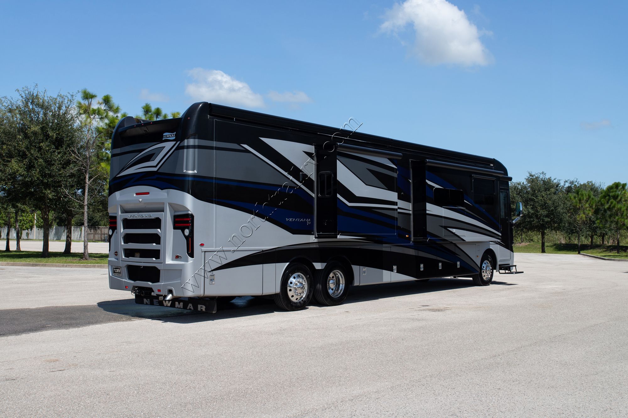 Used 2020 Newmar Ventana 4369 Class A  For Sale