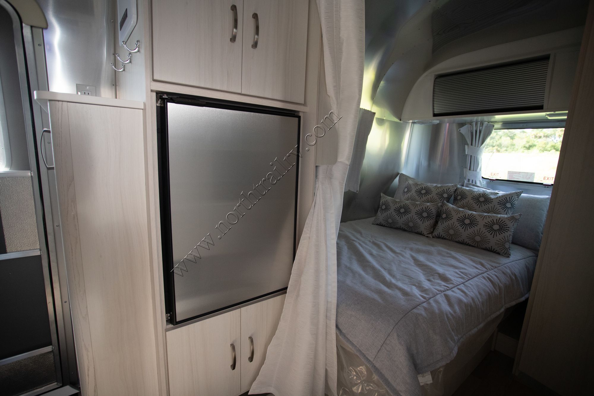 2022 Airstream Bambi 19cb 13977