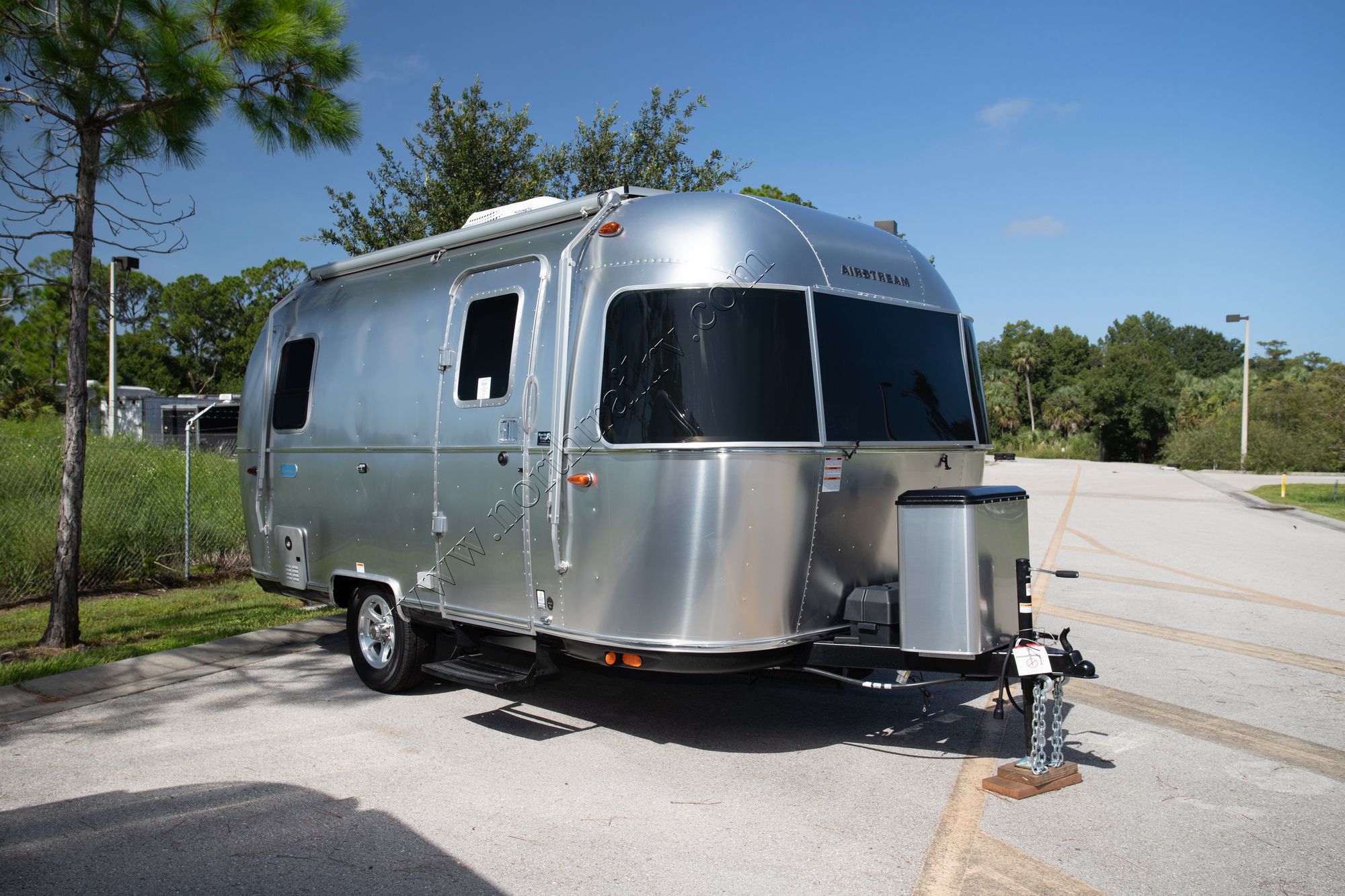 New 2022 Airstream Bambi 19CB Travel Trailer  For Sale