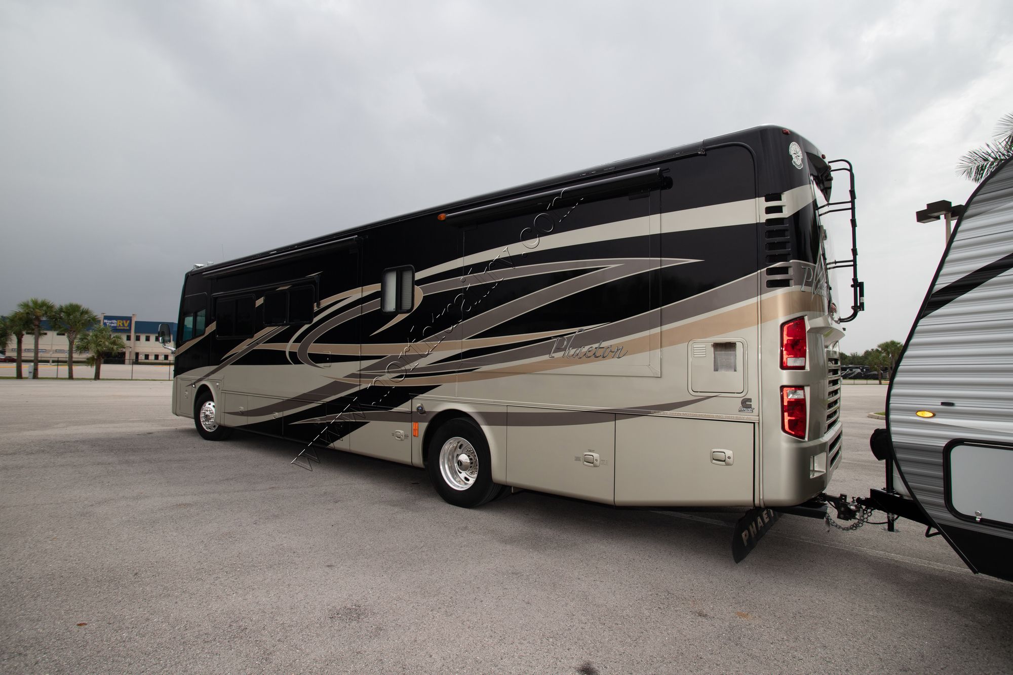 Used 2009 Tiffin Motor Homes Phaeton 40QTH Class A  For Sale