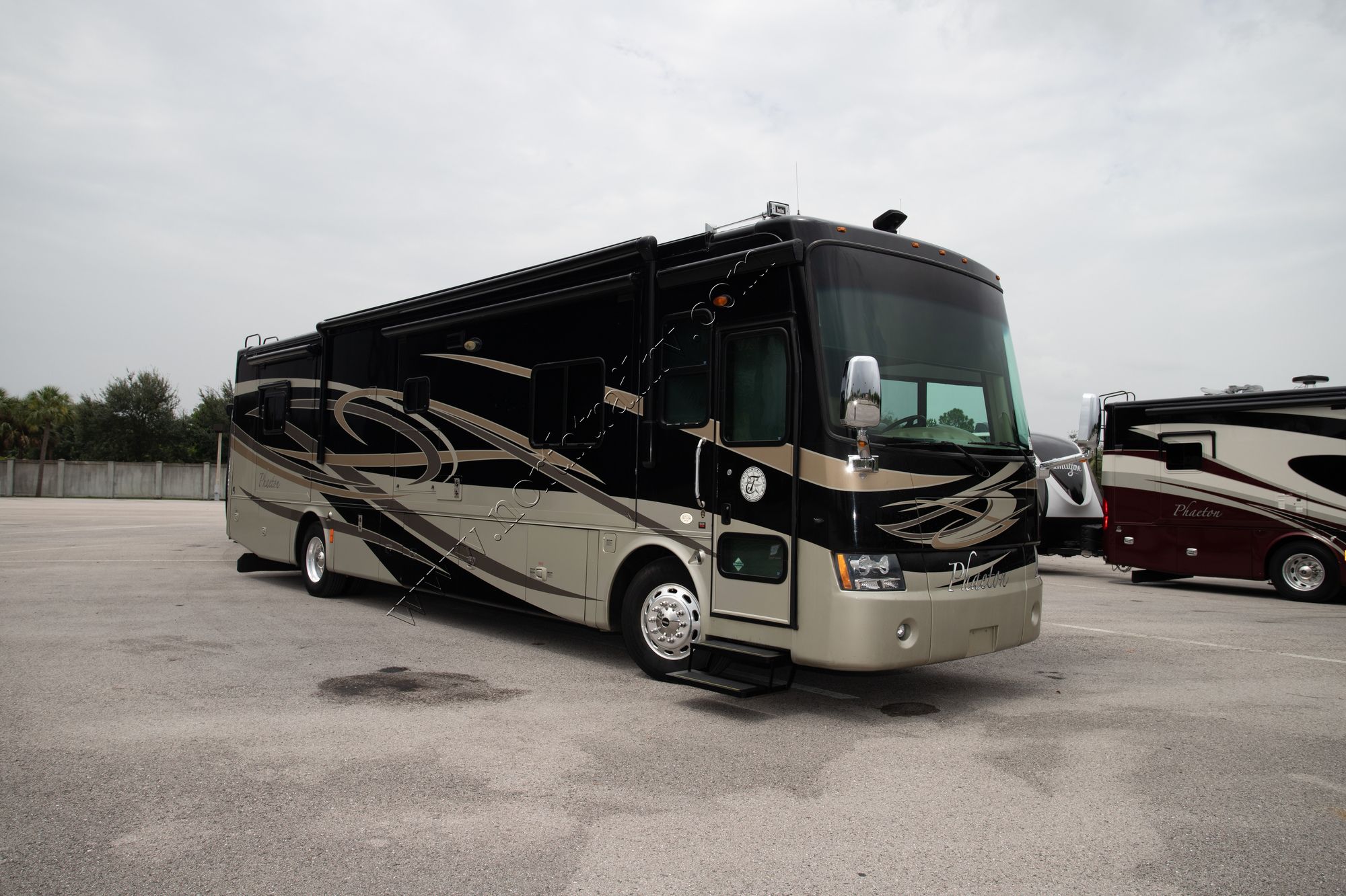 Used 2009 Tiffin Motor Homes Phaeton 40QTH Class A  For Sale