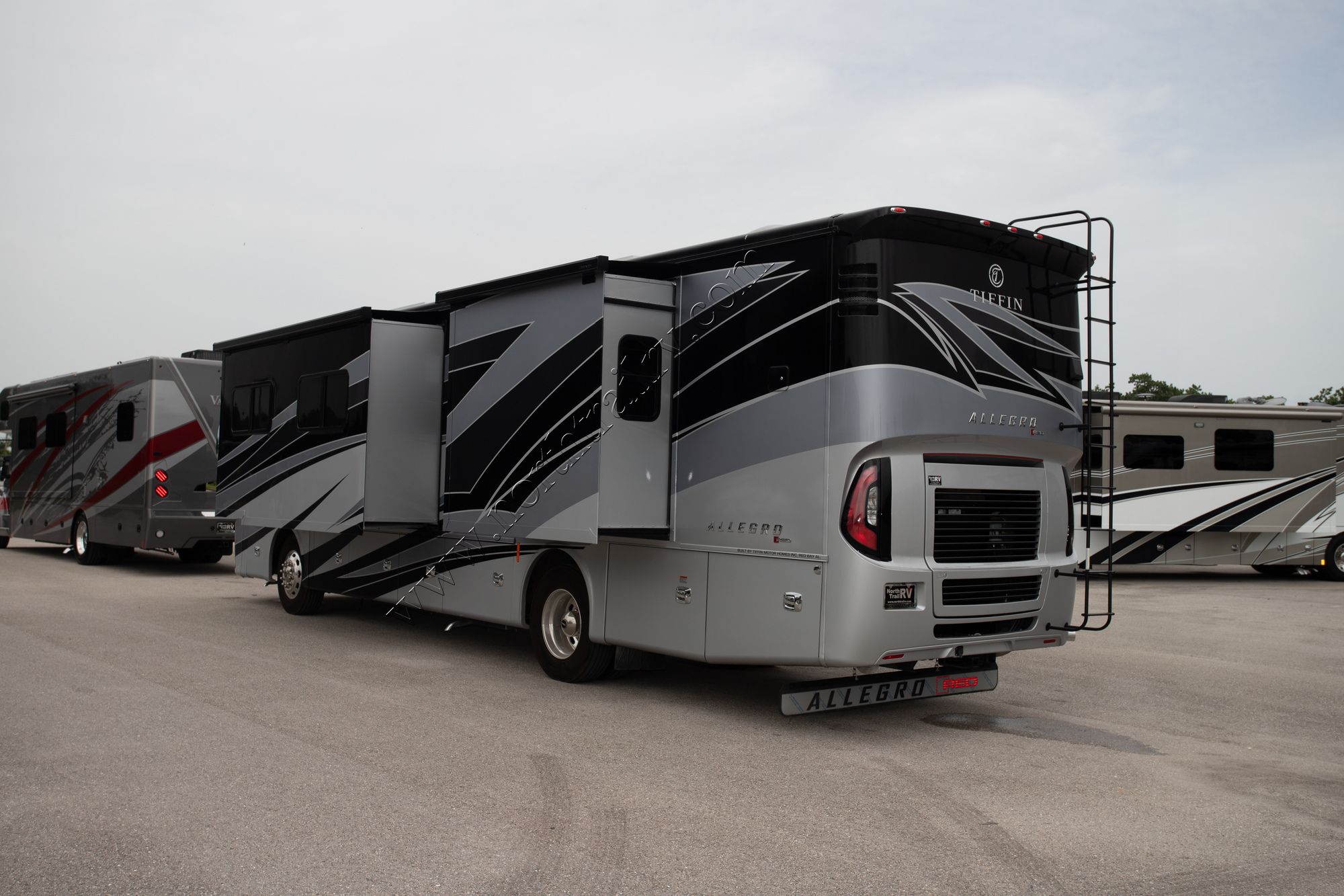 New 2021 Tiffin Motor Homes Allegro Red 37BA Class A  For Sale
