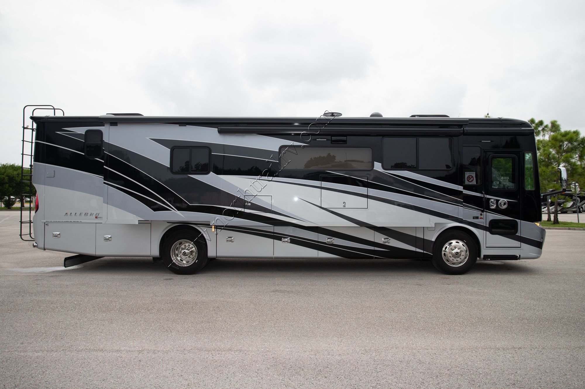 New 2021 Tiffin Motor Homes Allegro Red 37BA Class A  For Sale