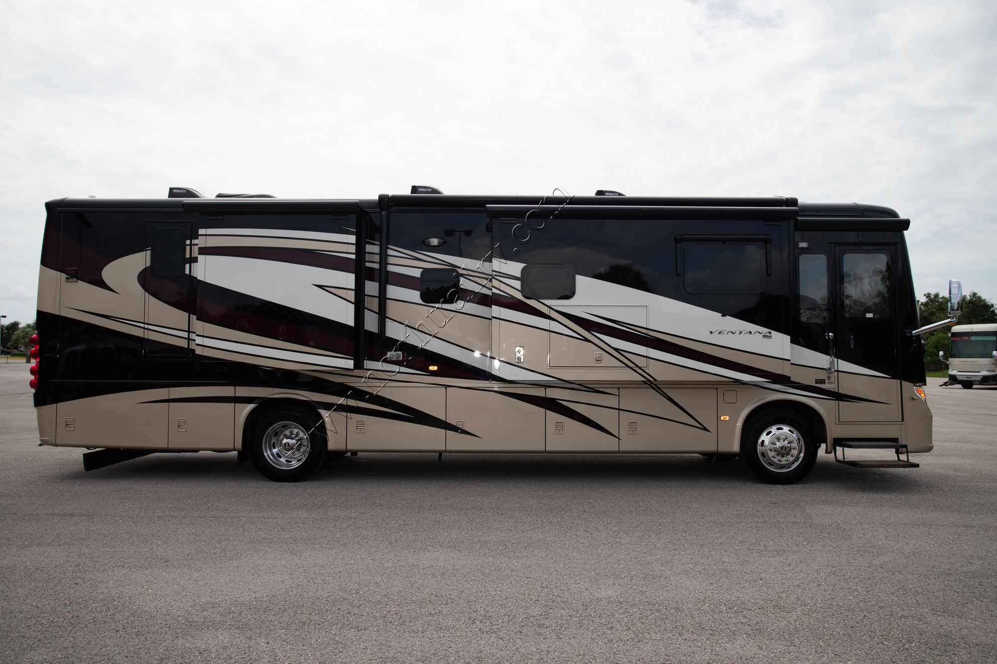 Used 2017 Newmar Ventana 3709 Class A  For Sale