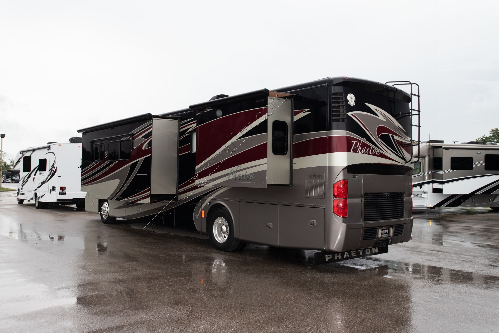 Used 2013 Tiffin Motor Homes Phaeton 40QTH Class A  For Sale