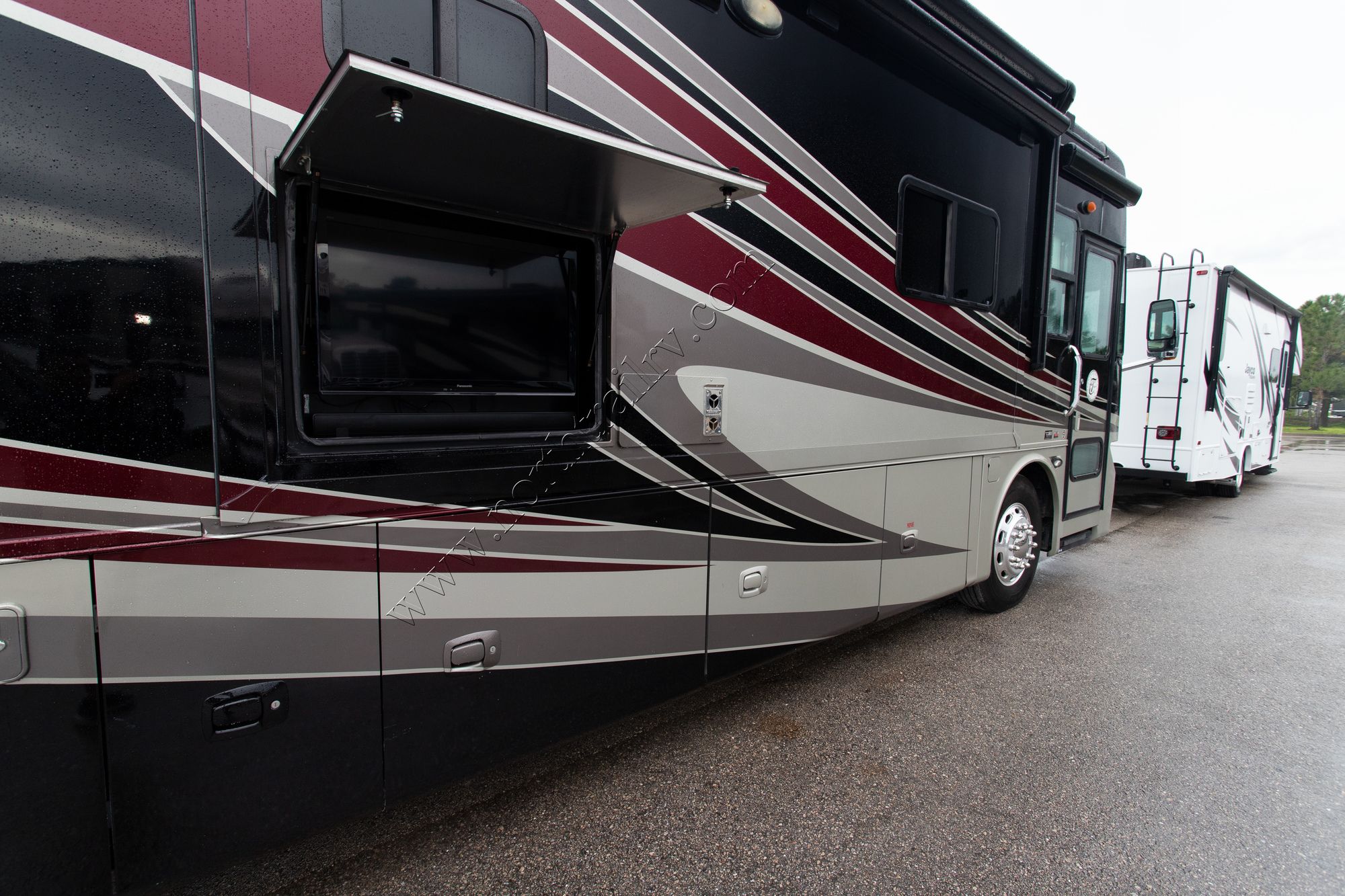 Used 2013 Tiffin Motor Homes Phaeton 40QTH Class A  For Sale