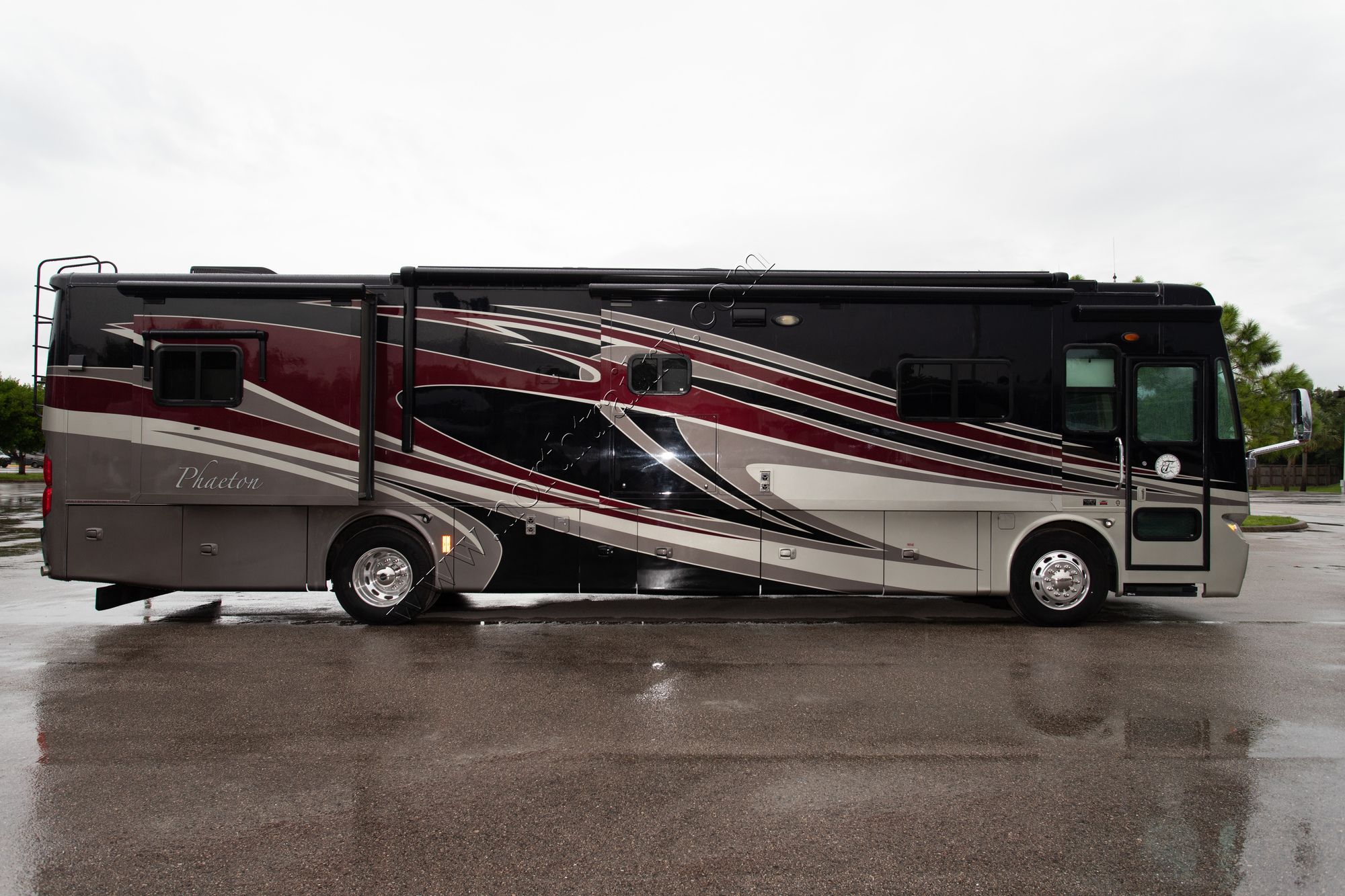 Used 2013 Tiffin Motor Homes Phaeton 40QTH Class A  For Sale