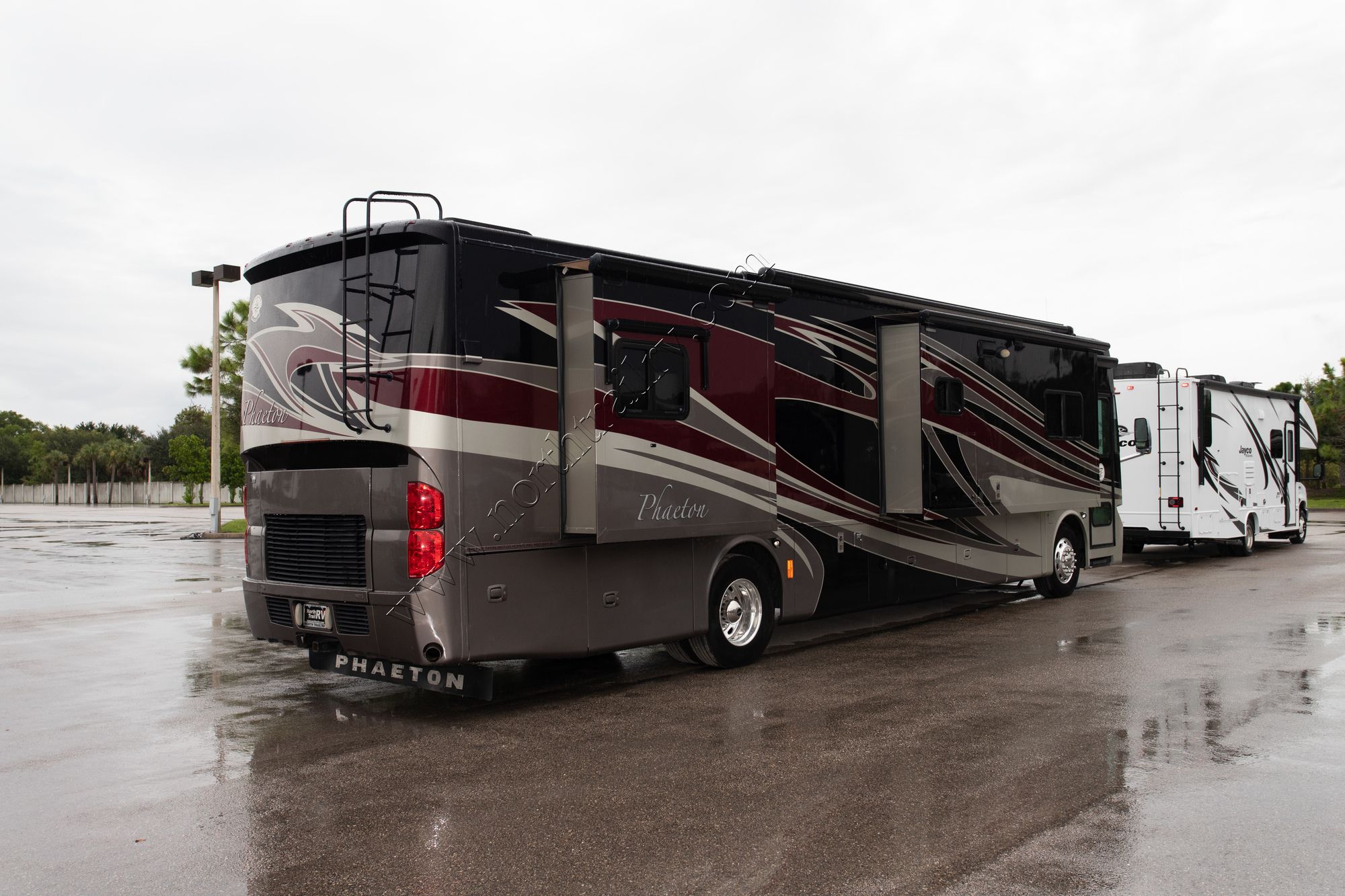 Used 2013 Tiffin Motor Homes Phaeton 40QTH Class A  For Sale