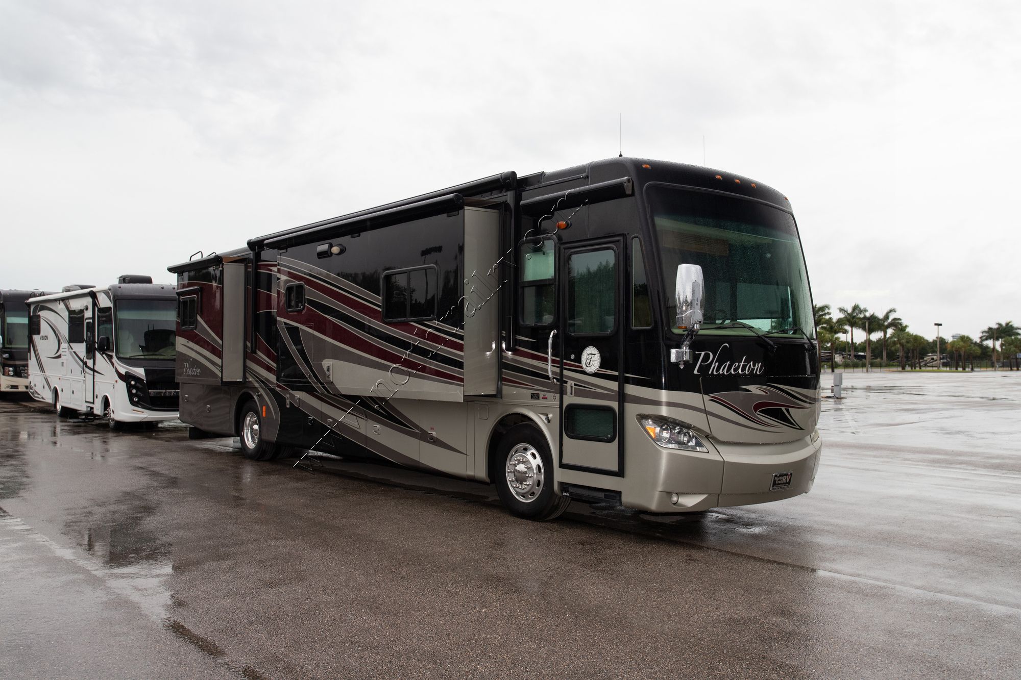 Used 2013 Tiffin Motor Homes Phaeton 40QTH Class A  For Sale