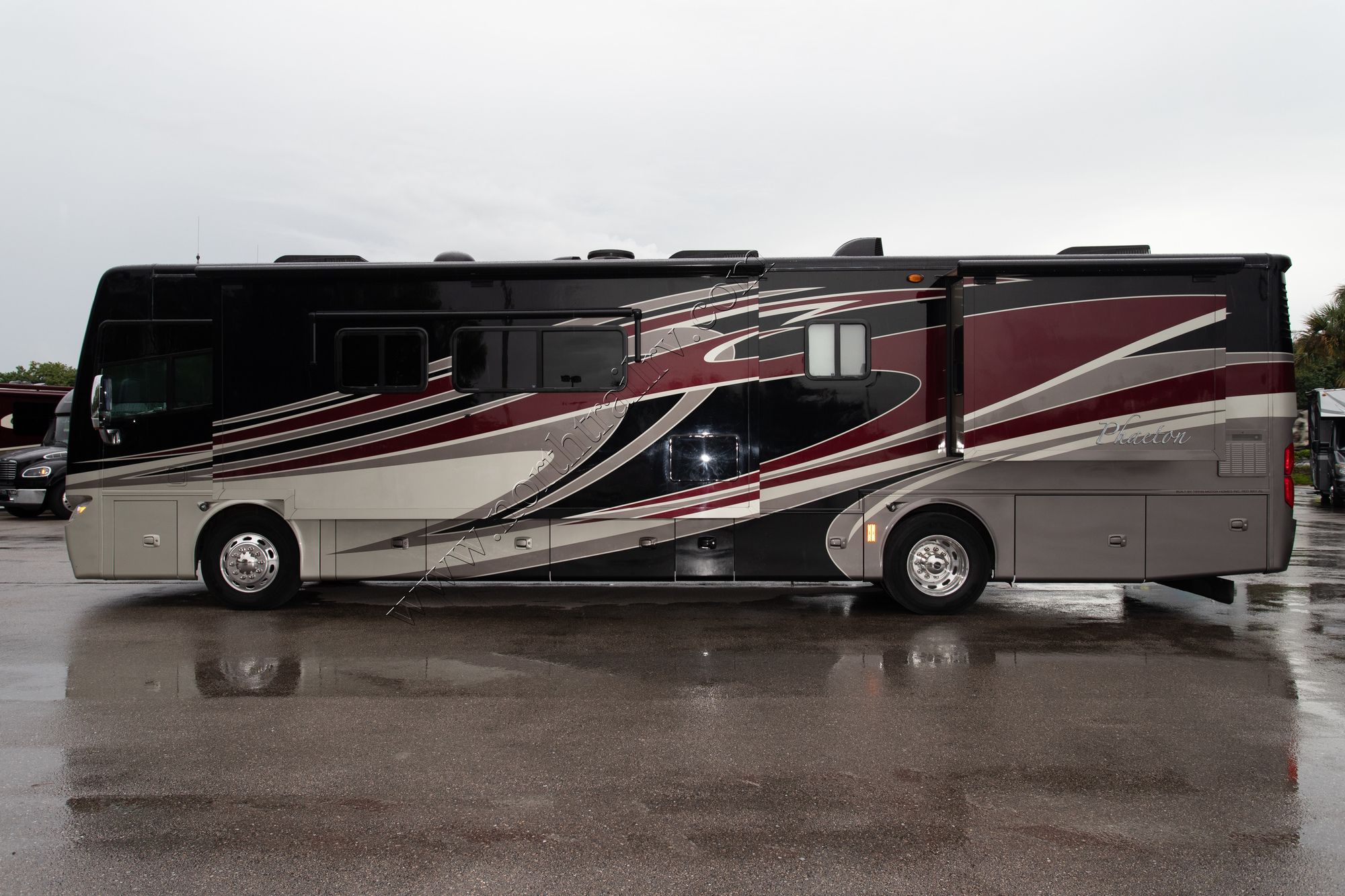 Used 2013 Tiffin Motor Homes Phaeton 40QTH Class A  For Sale