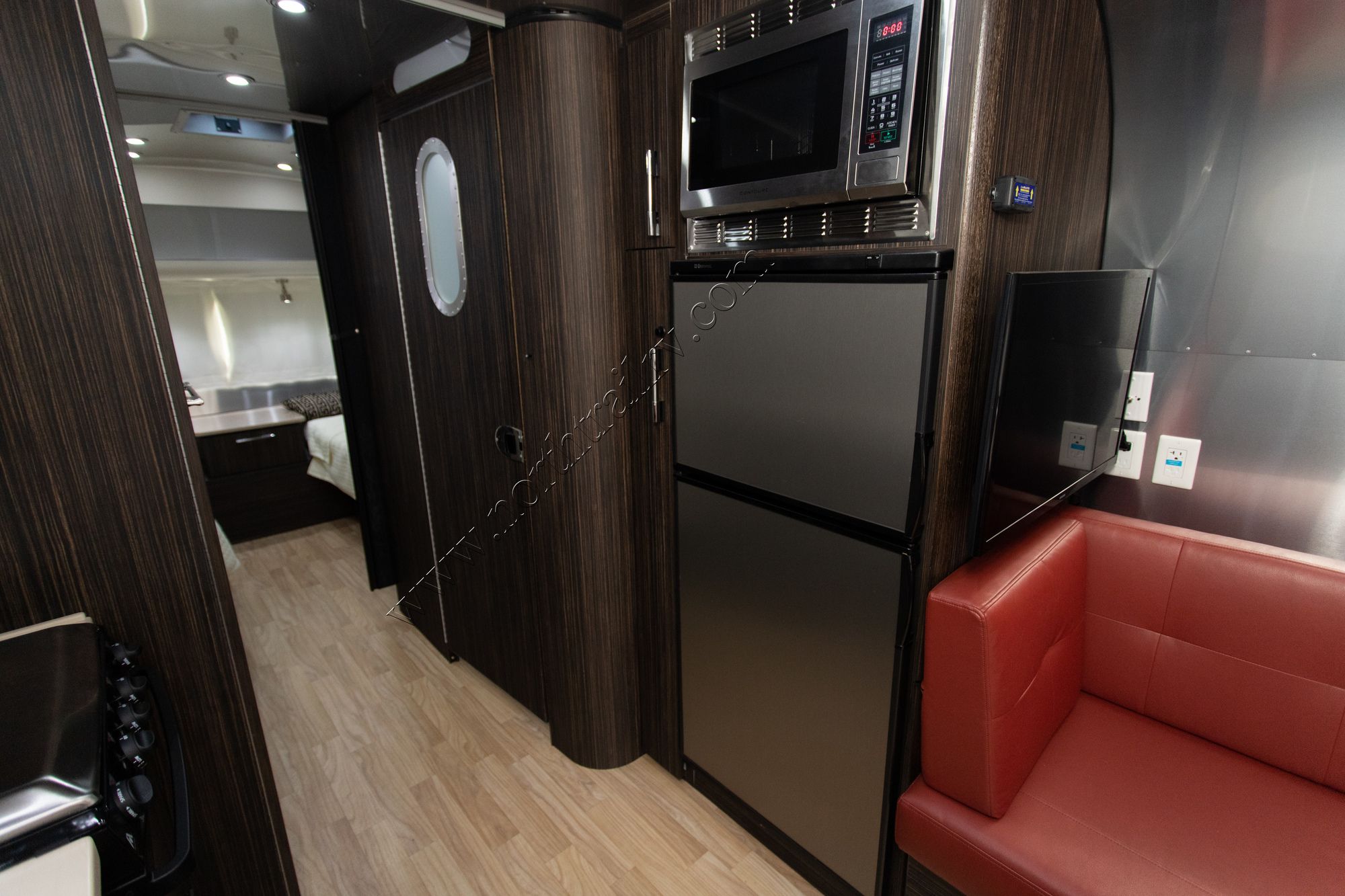 Used 2017 Airstream International 25 TWIN SIGNATURE Travel Trailer  For Sale