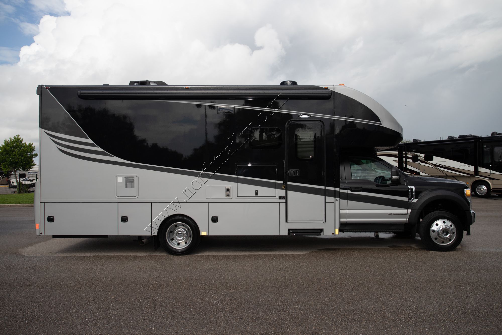 New 2022 Renegade Rv Veracruz 30VRM Class C  For Sale