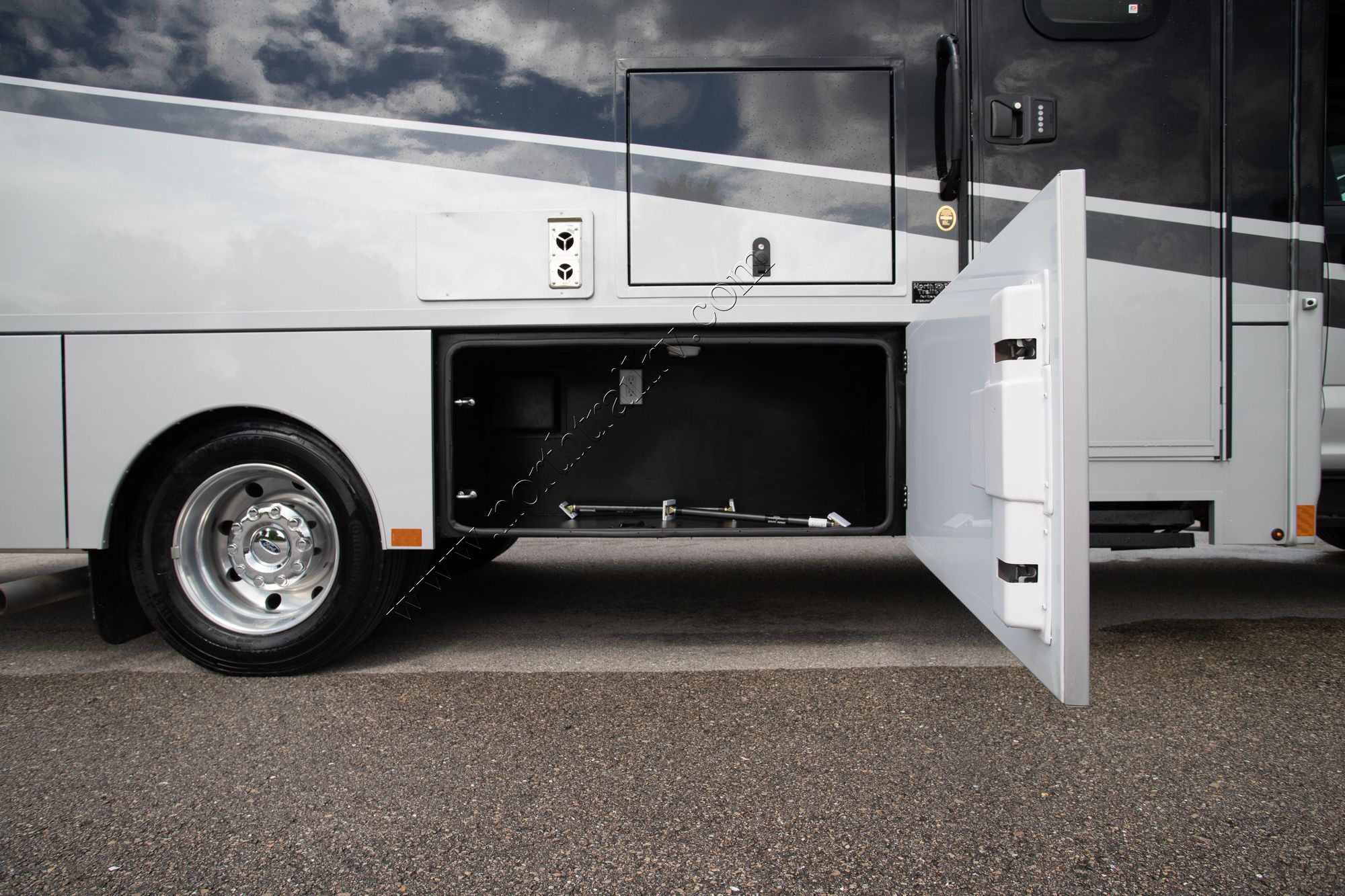 New 2022 Renegade Rv Veracruz 30VRM Class C  For Sale