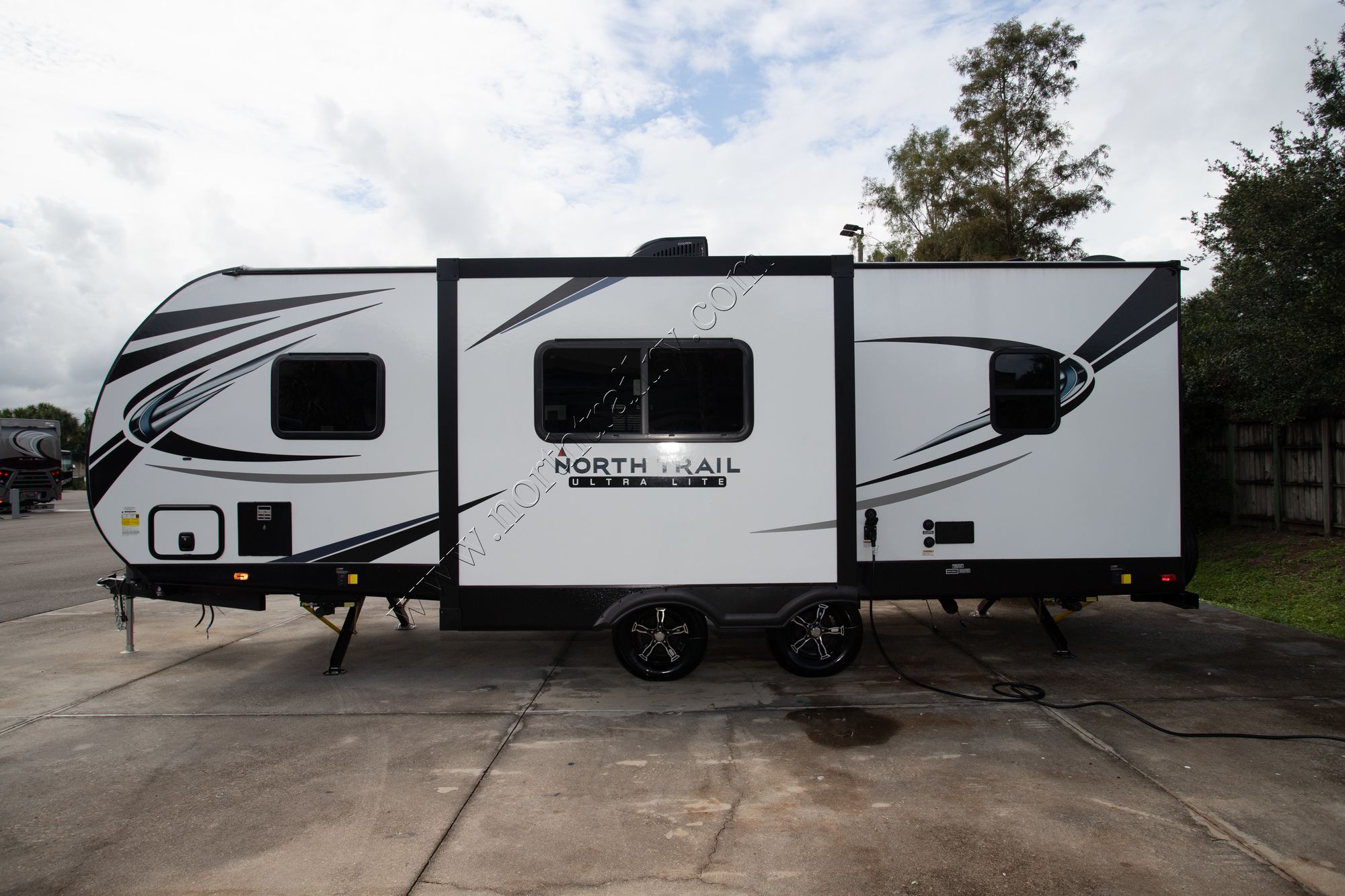 New 2022 Heartland Rv North Trail 24BHS Travel Trailer  For Sale