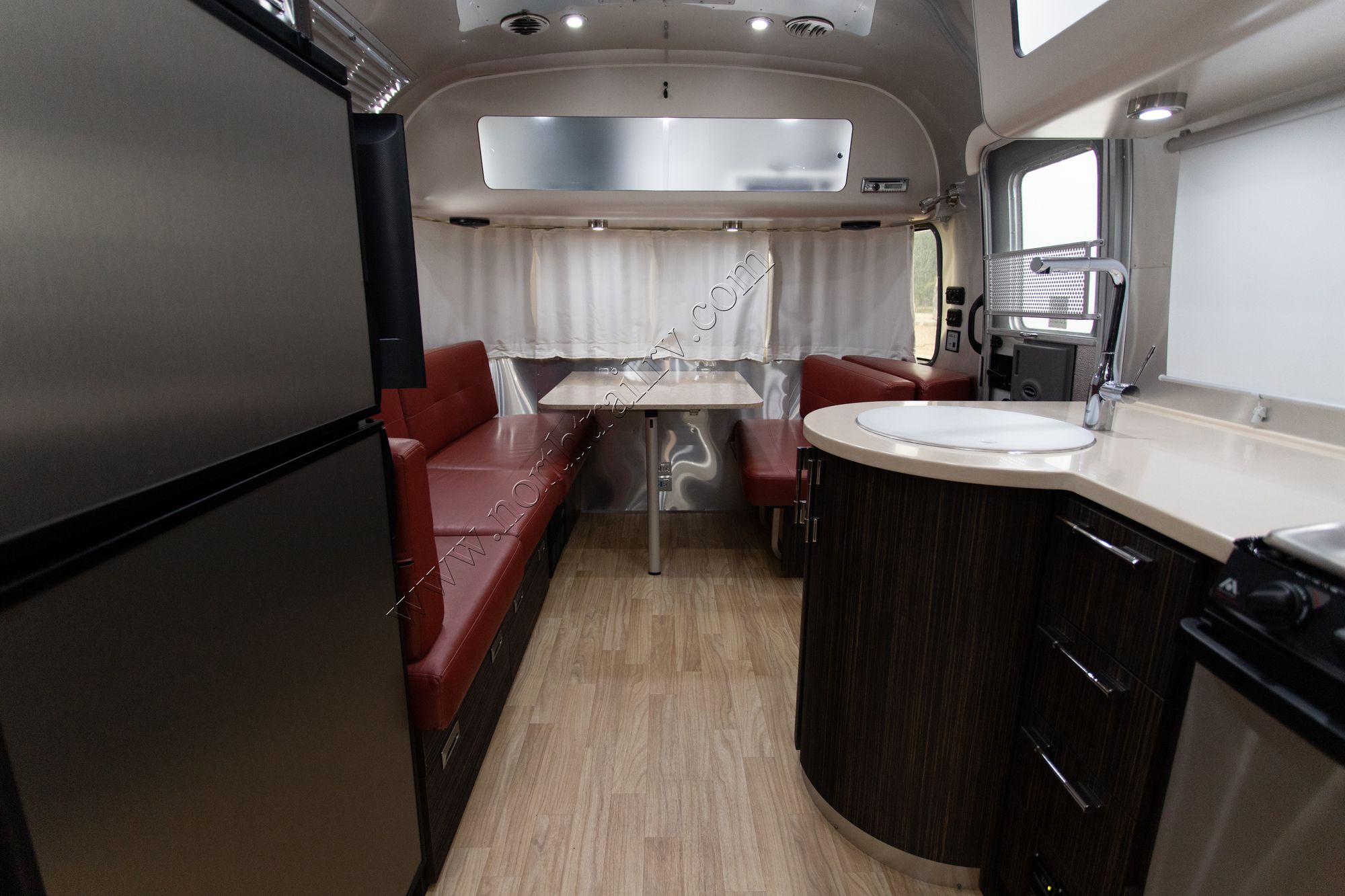 Used 2017 Airstream International 25 TWIN SIGNATURE Travel Trailer  For Sale