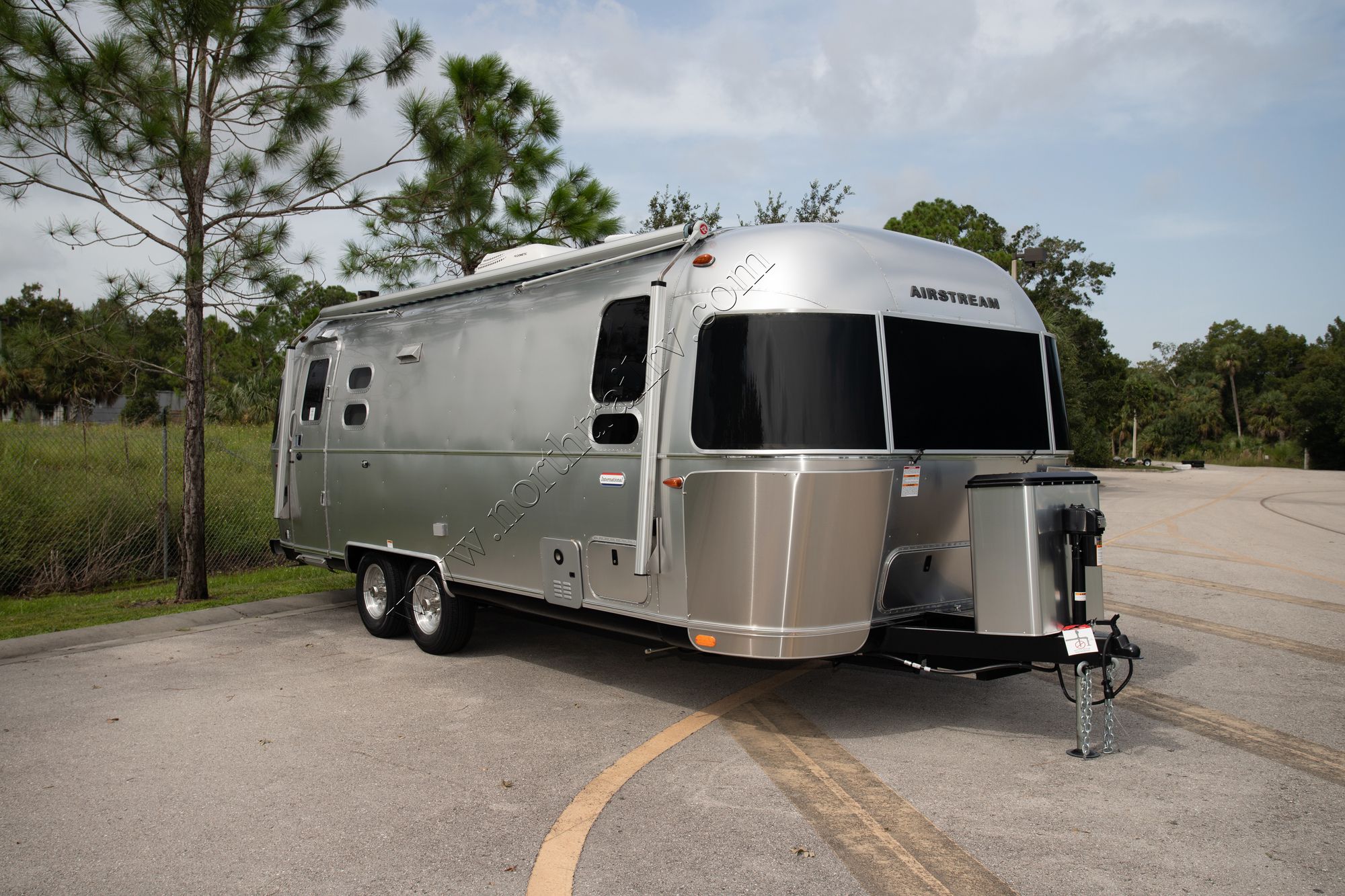 New 2022 Airstream International 25FB Travel Trailer  For Sale