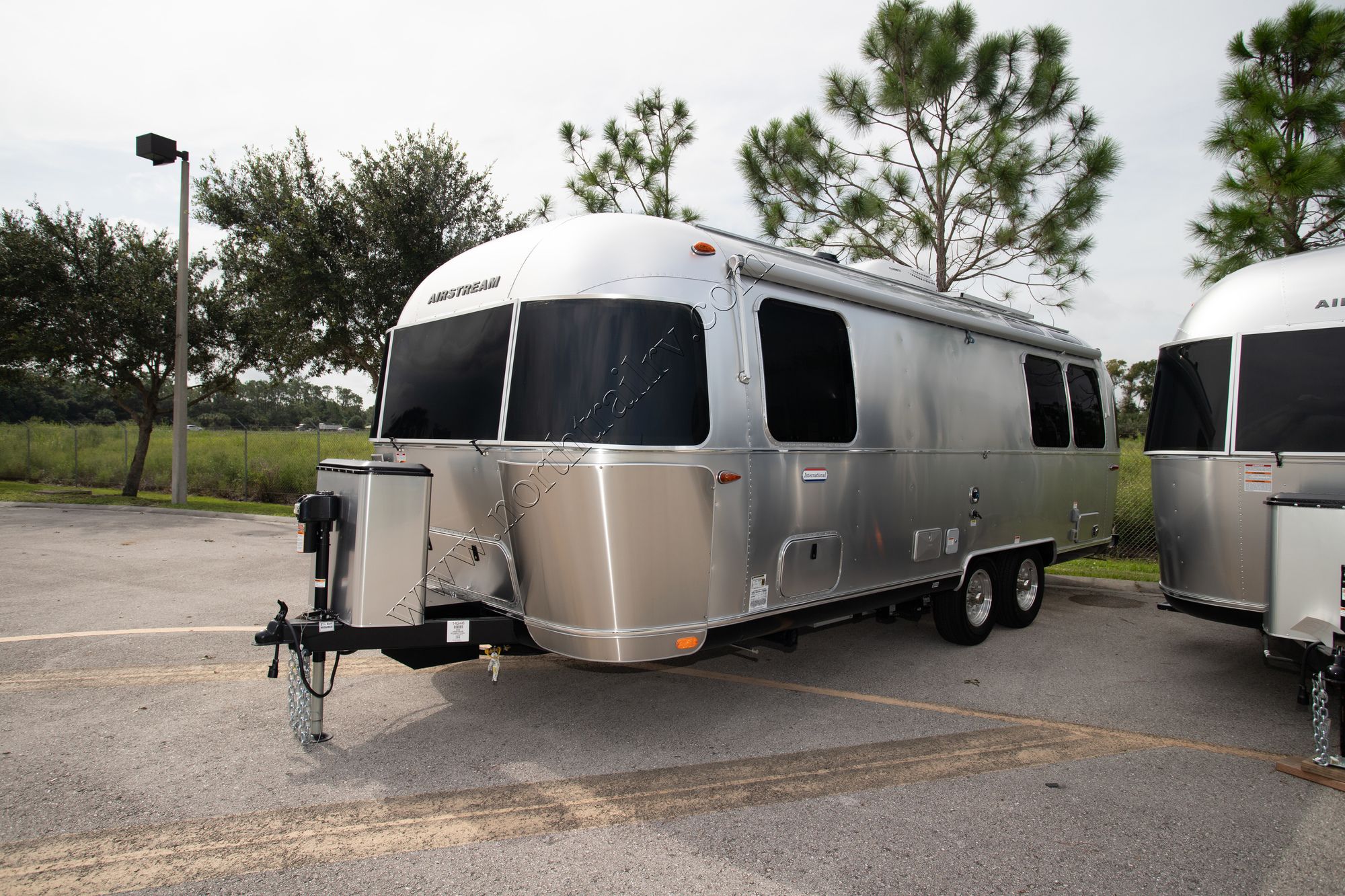 New 2022 Airstream International 25FB Travel Trailer  For Sale