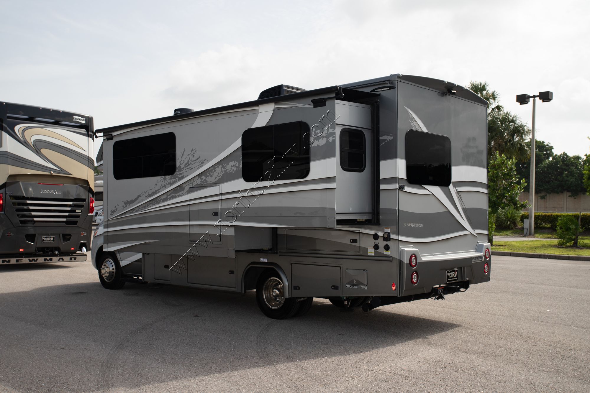 New 2021 Dynamax Isata 3 24FW Class C  For Sale