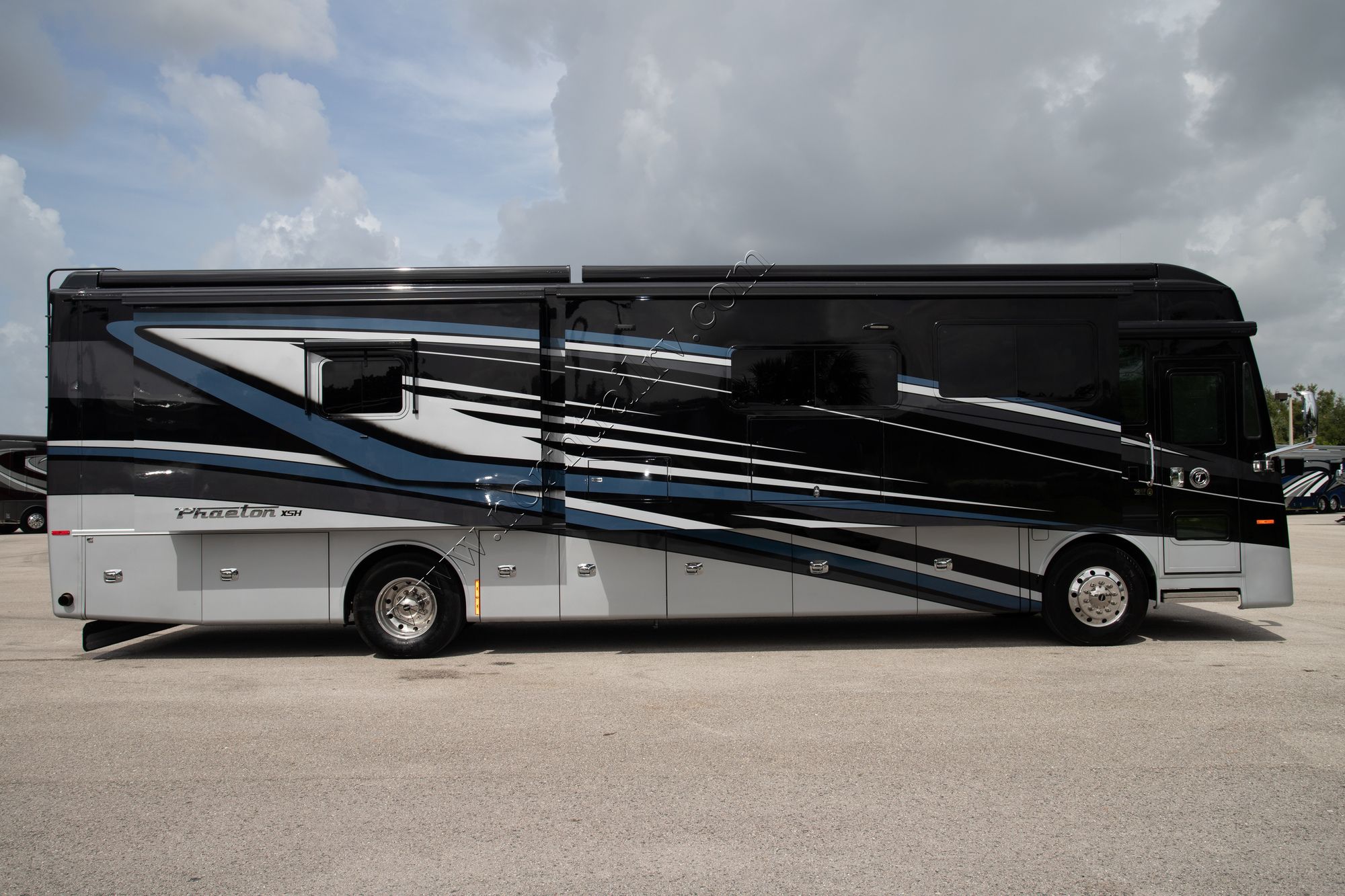 New 2022 Tiffin Motor Homes Phaeton 40IH Class A  For Sale