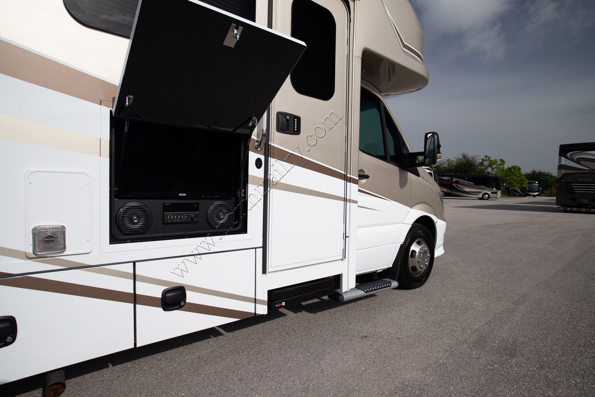 Used 2020 Renegade Rv Vienna 25FW Class C  For Sale