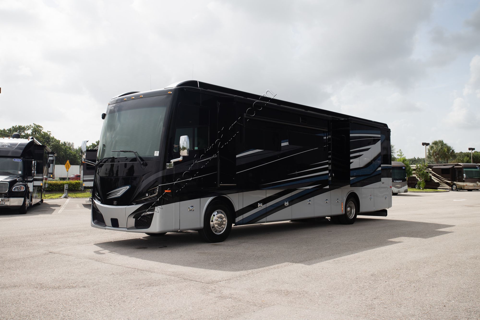 New 2022 Tiffin Motor Homes Phaeton 40IH Class A  For Sale