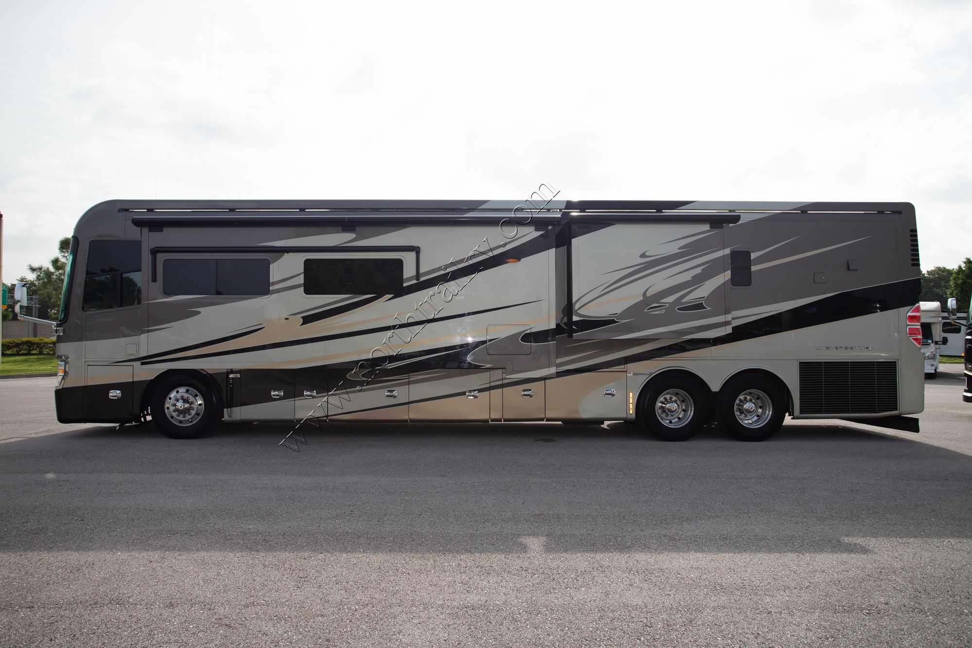 Used 2013 Tiffin Motor Homes Zephyr 45TZ Class A  For Sale