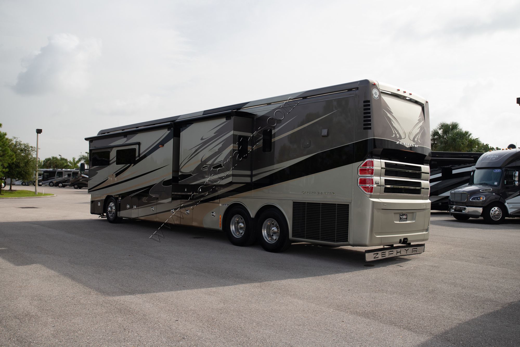 Used 2013 Tiffin Motor Homes Zephyr 45TZ Class A  For Sale