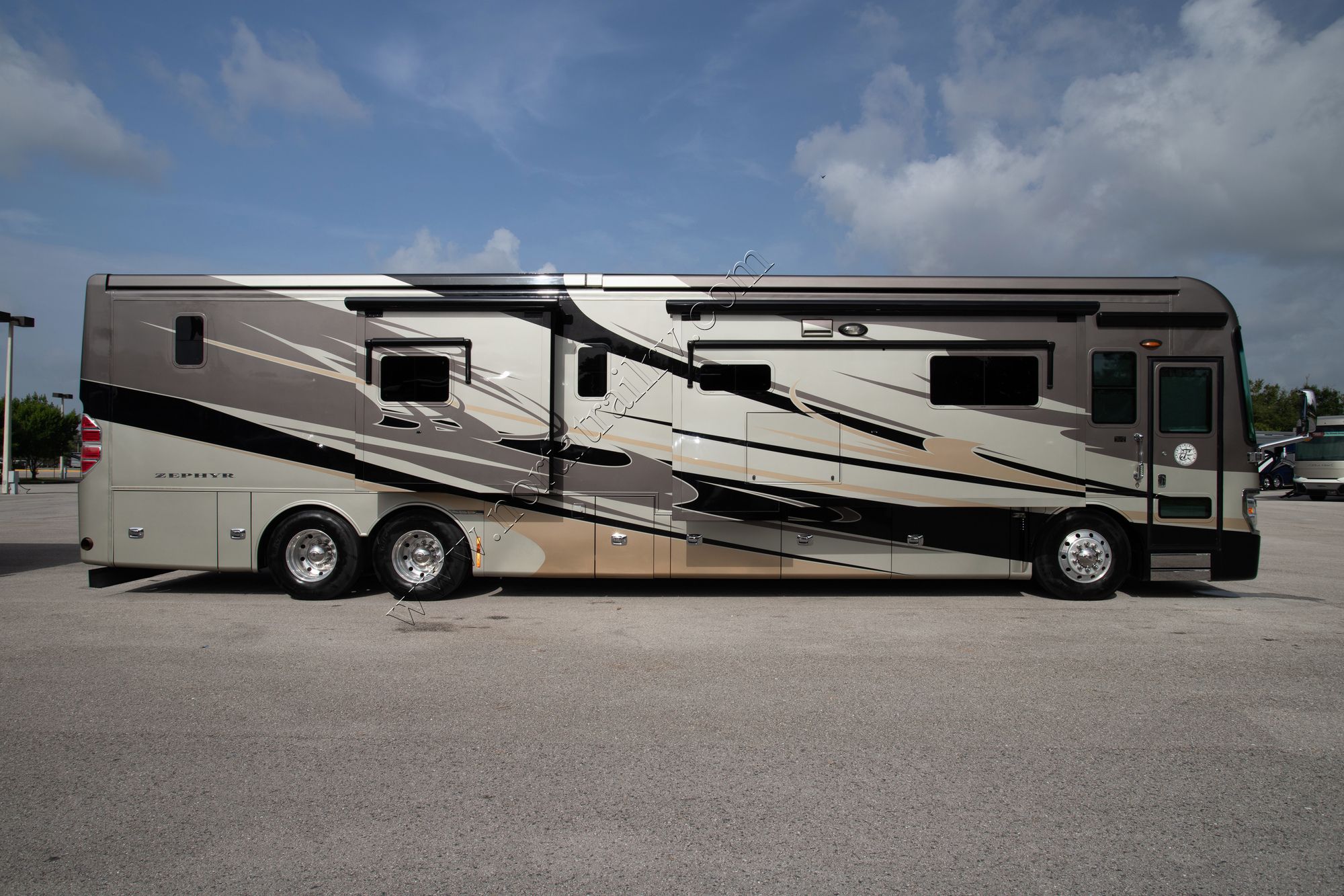 Used 2013 Tiffin Motor Homes Zephyr 45TZ Class A  For Sale