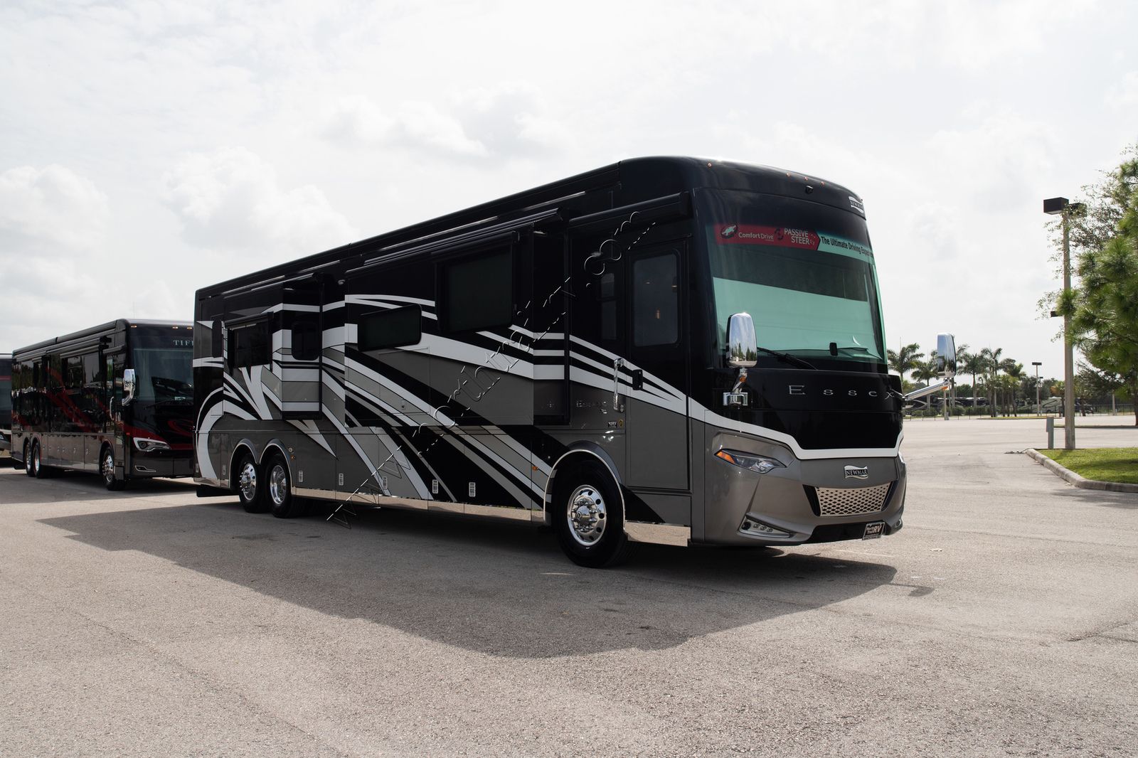 2022 Newmar Essex 4551 14214