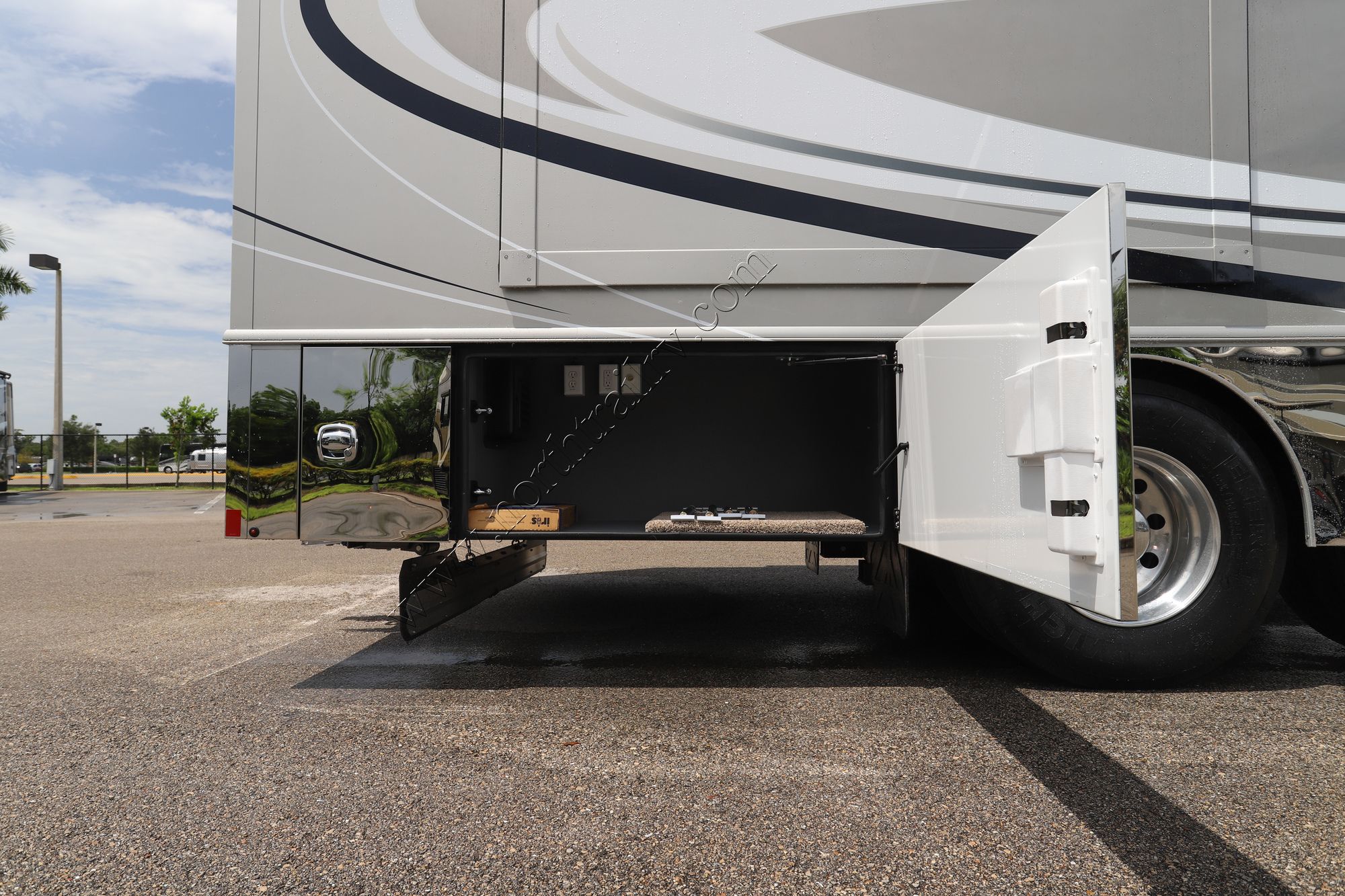 New 2022 Renegade Rv Classic 41CRW Super C  For Sale