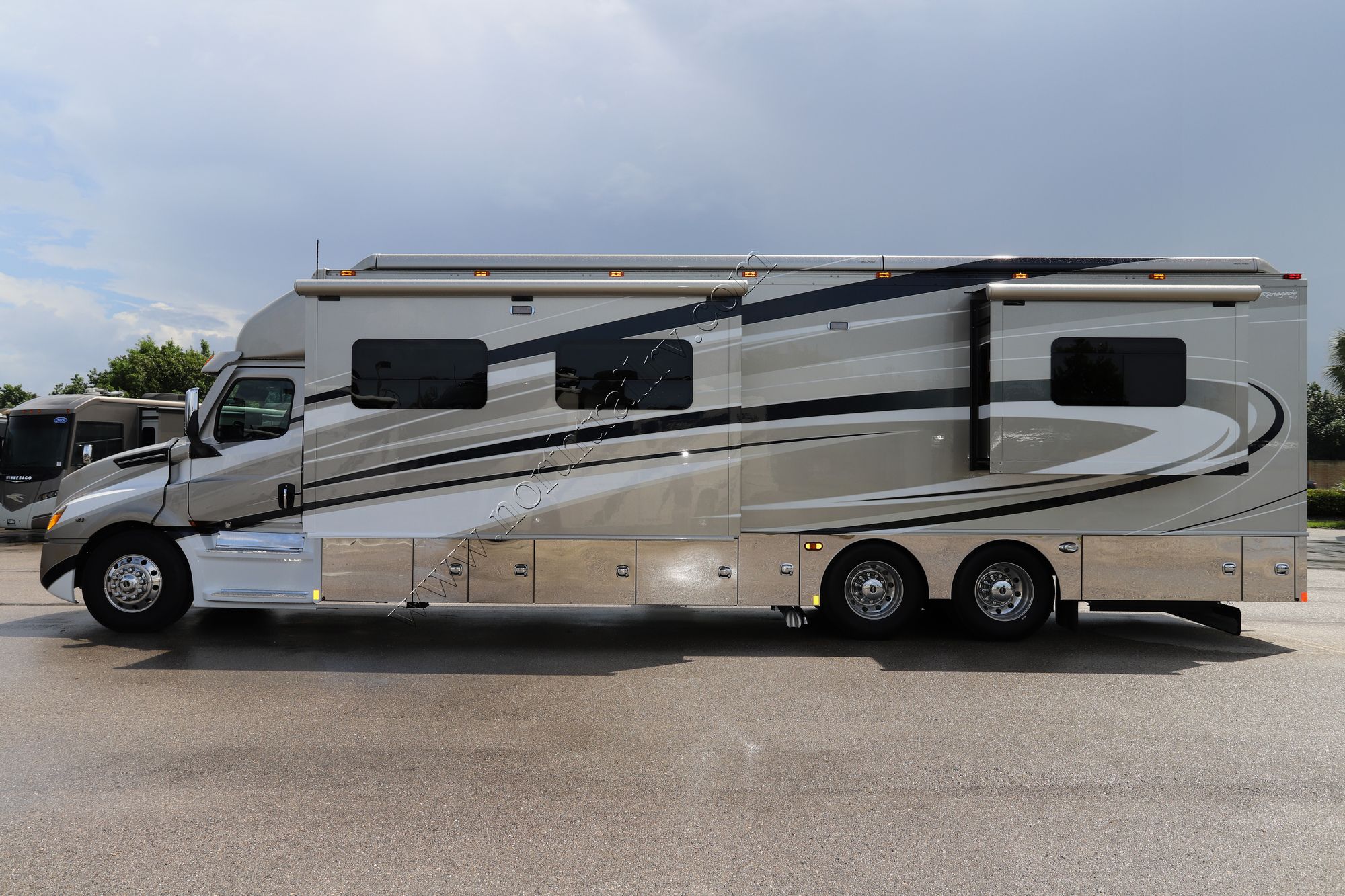 New 2022 Renegade Rv Classic 41CRW Super C  For Sale