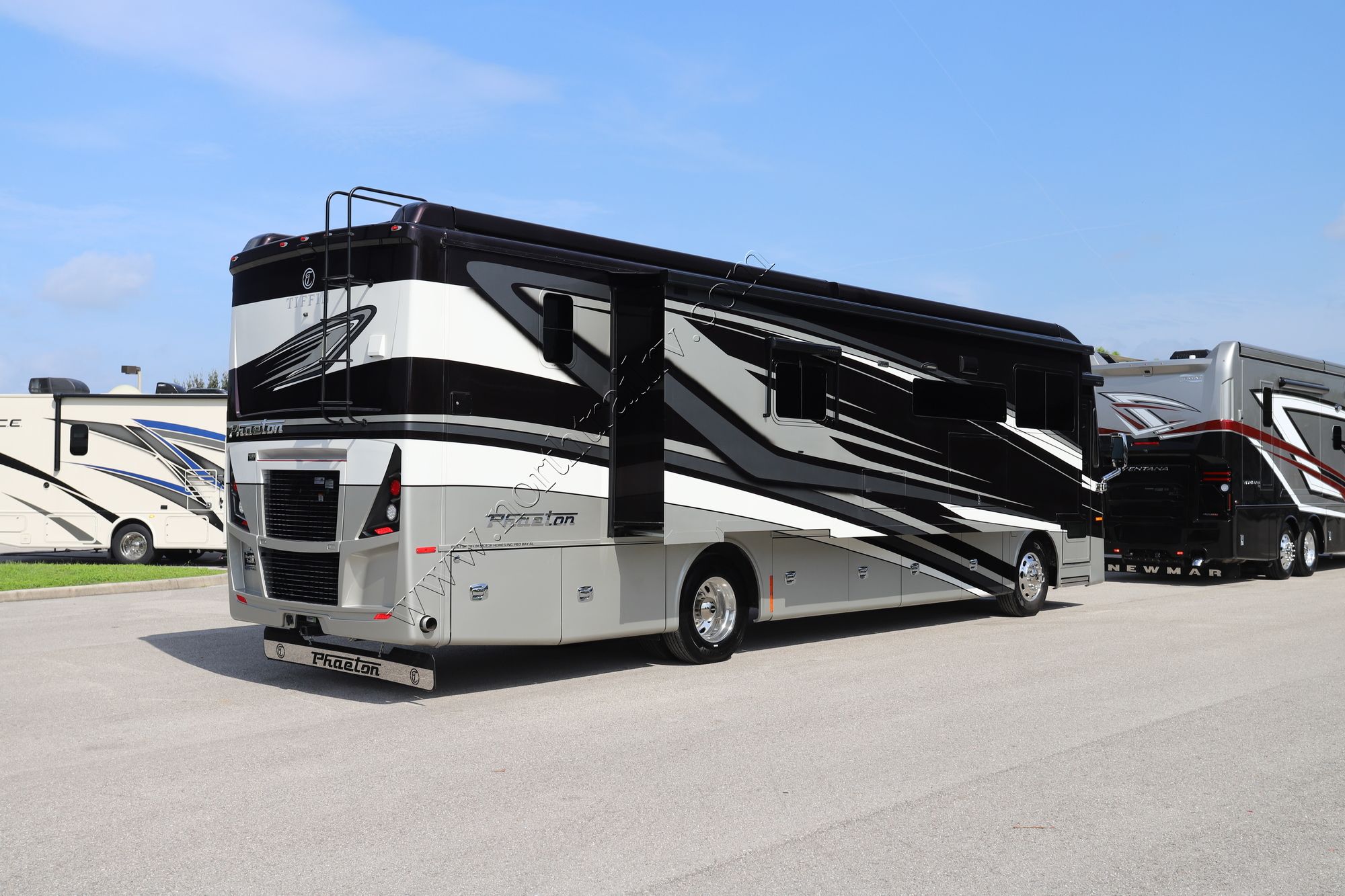 New 2022 Tiffin Motor Homes Phaeton 37BH Class A  For Sale