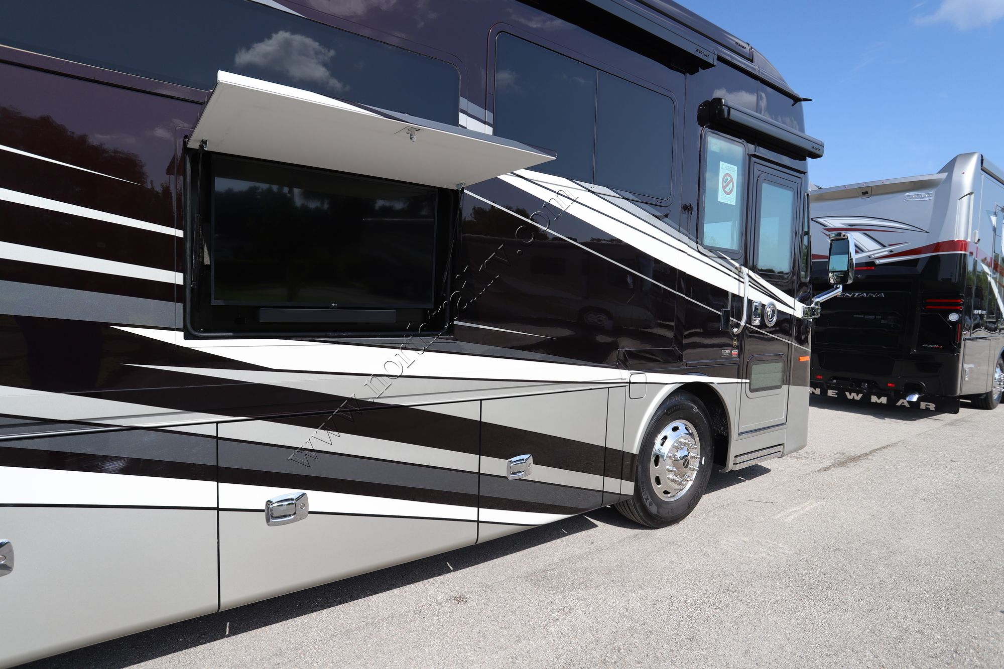 New 2022 Tiffin Motor Homes Phaeton 37BH Class A  For Sale