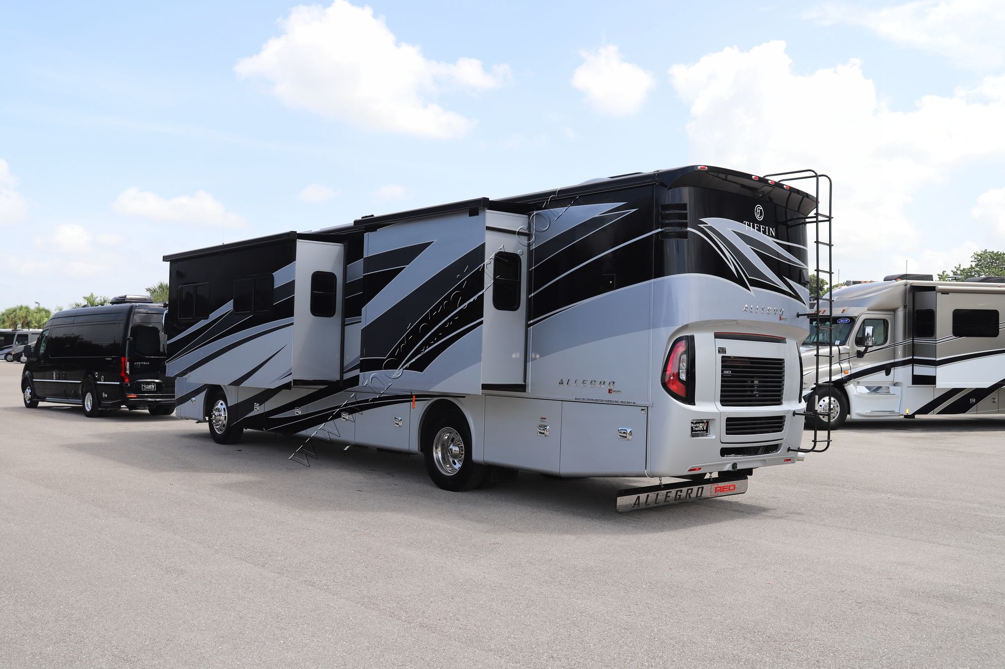 New 2021 Tiffin Motor Homes Allegro Red 38KA Class A  For Sale