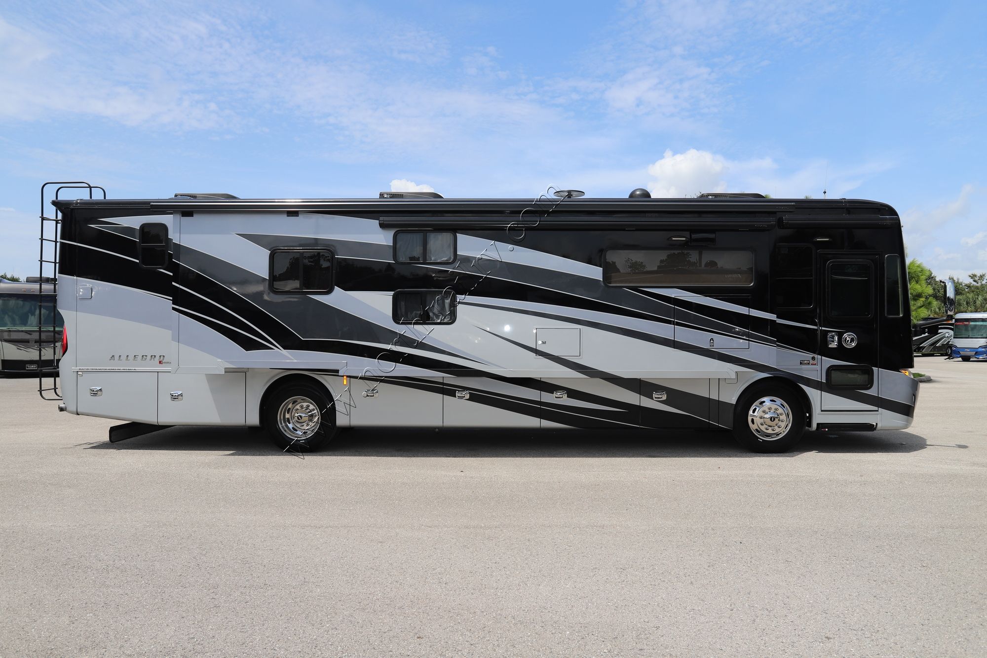 New 2021 Tiffin Motor Homes Allegro Red 38KA Class A  For Sale