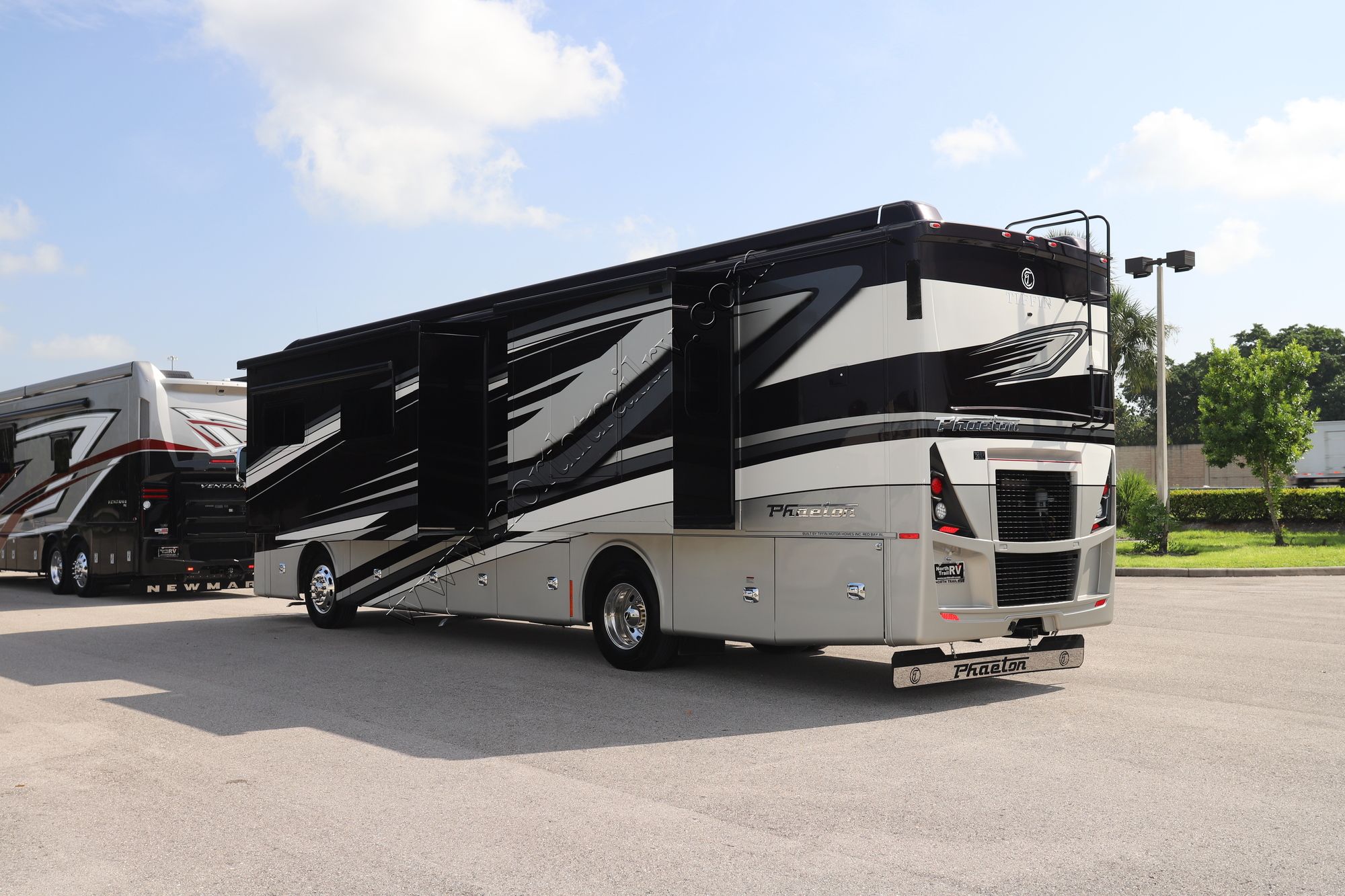 New 2022 Tiffin Motor Homes Phaeton 37BH Class A  For Sale