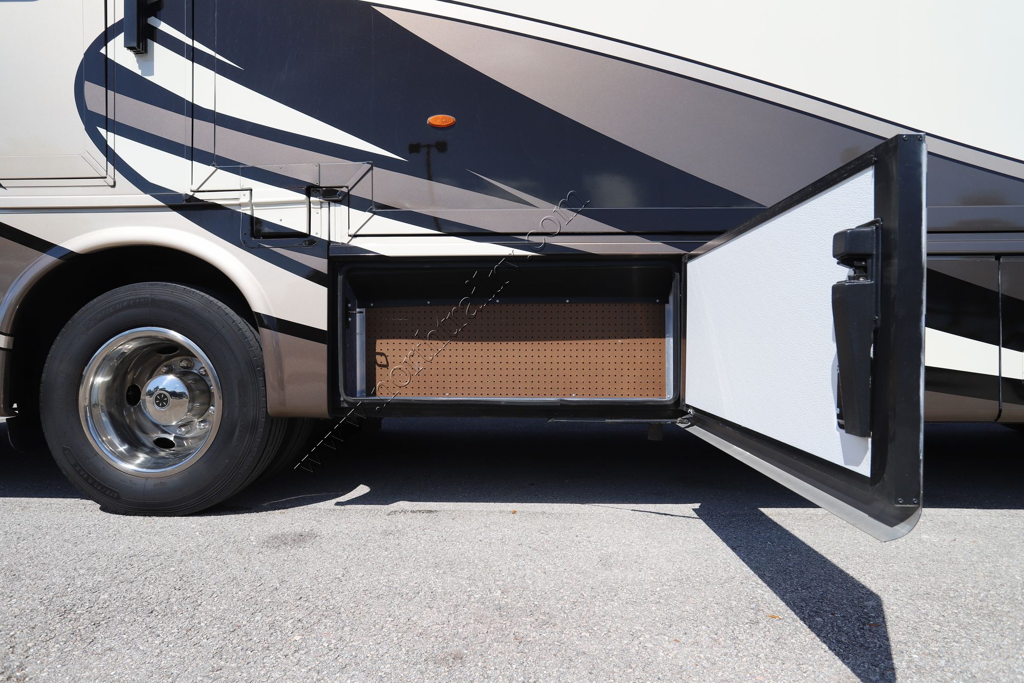 Used 2019 Newmar Ventana Le 3412 Class A  For Sale