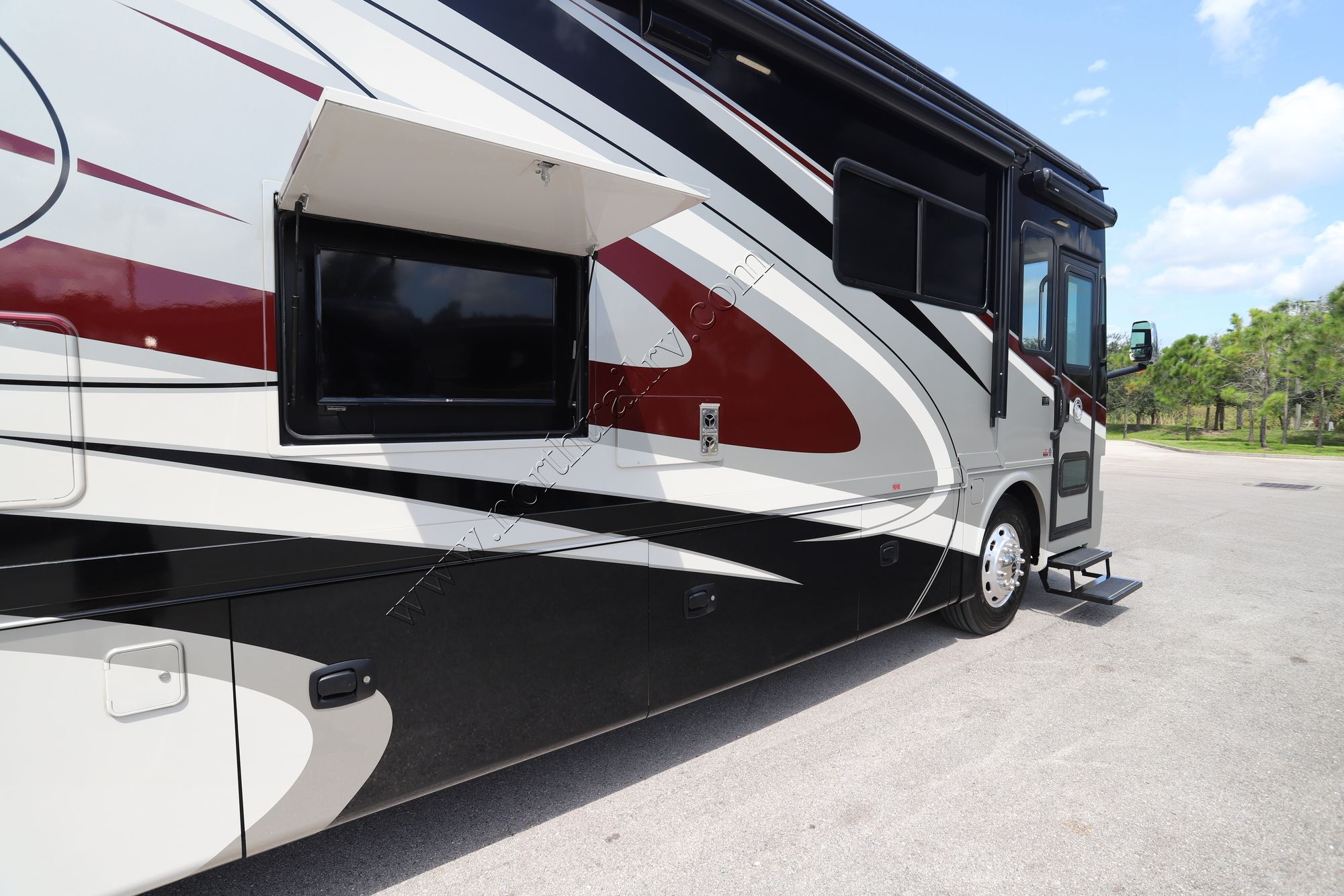 Used 2017 Tiffin Motor Homes Allegro Red 37PA Class A  For Sale