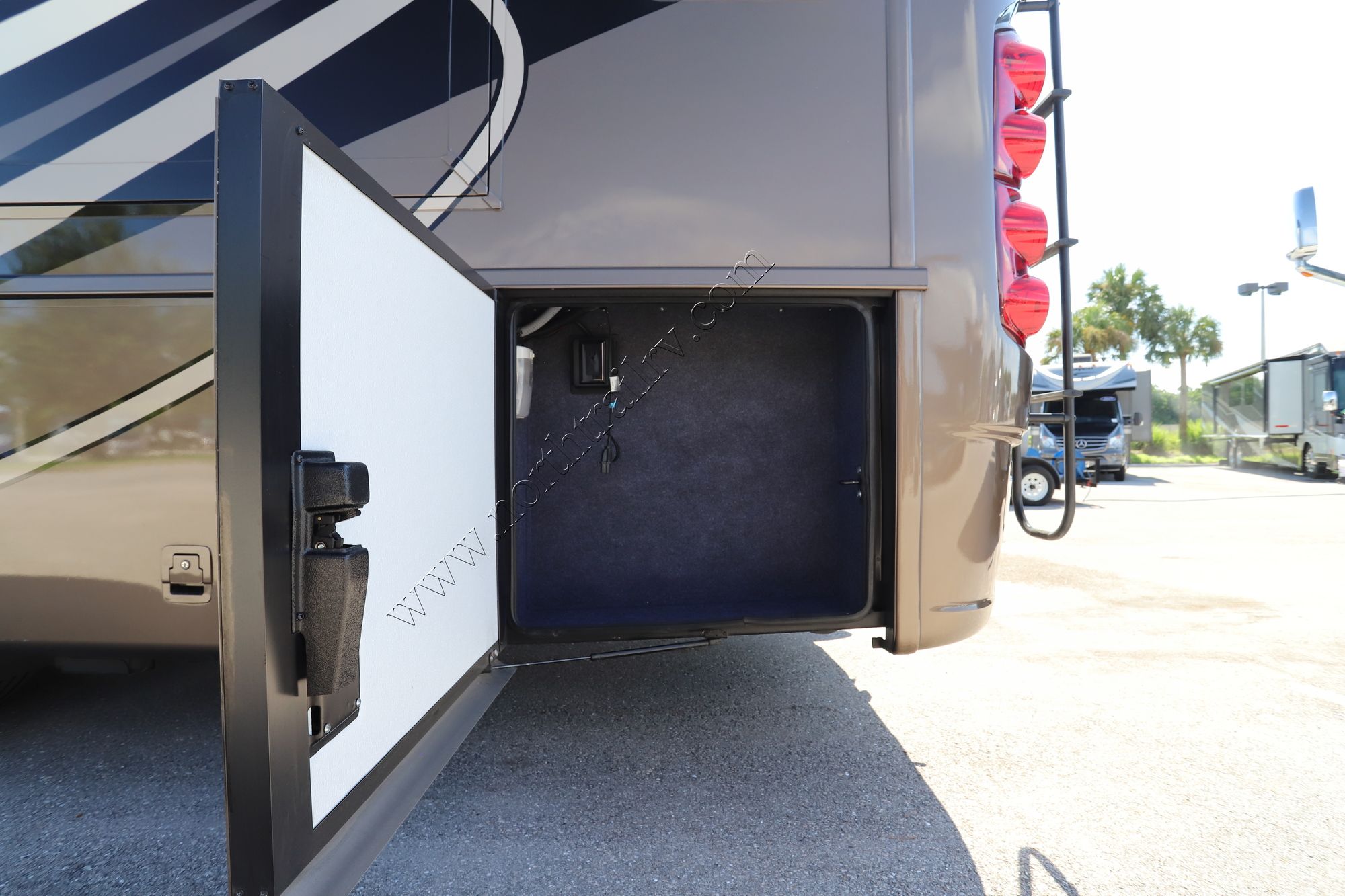 Used 2019 Newmar Ventana Le 3412 Class A  For Sale