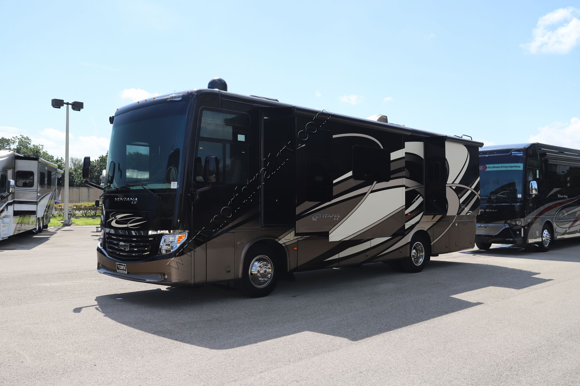 Used 2019 Newmar Ventana Le 3412 Class A  For Sale