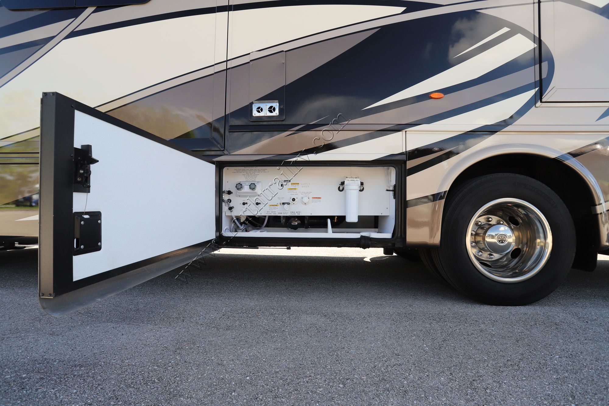 Used 2019 Newmar Ventana Le 3412 Class A  For Sale