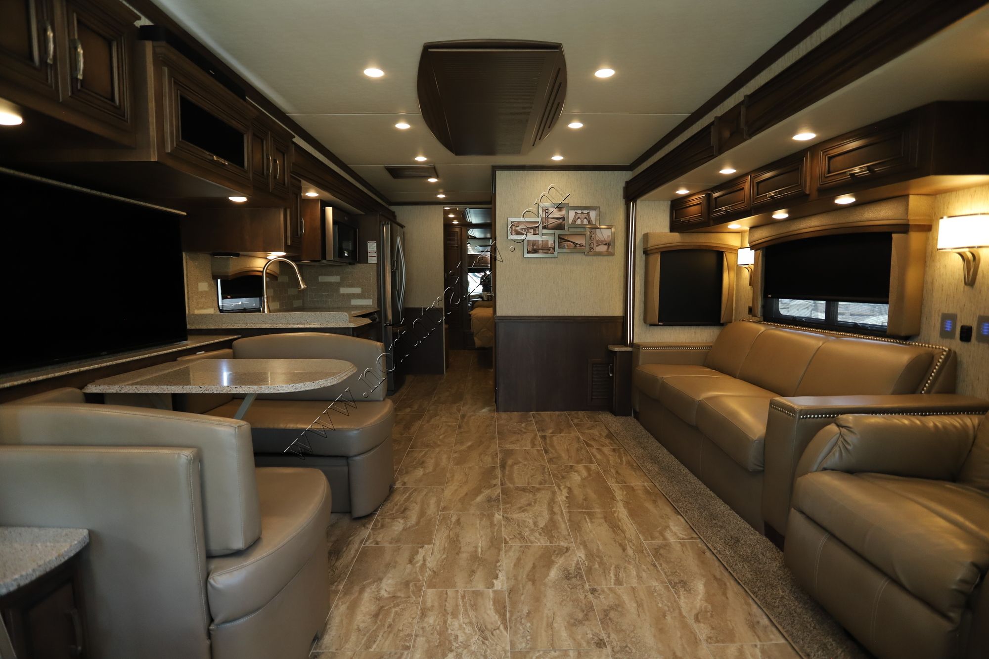 Used 2019 Newmar Ventana Le 3412 Class A  For Sale