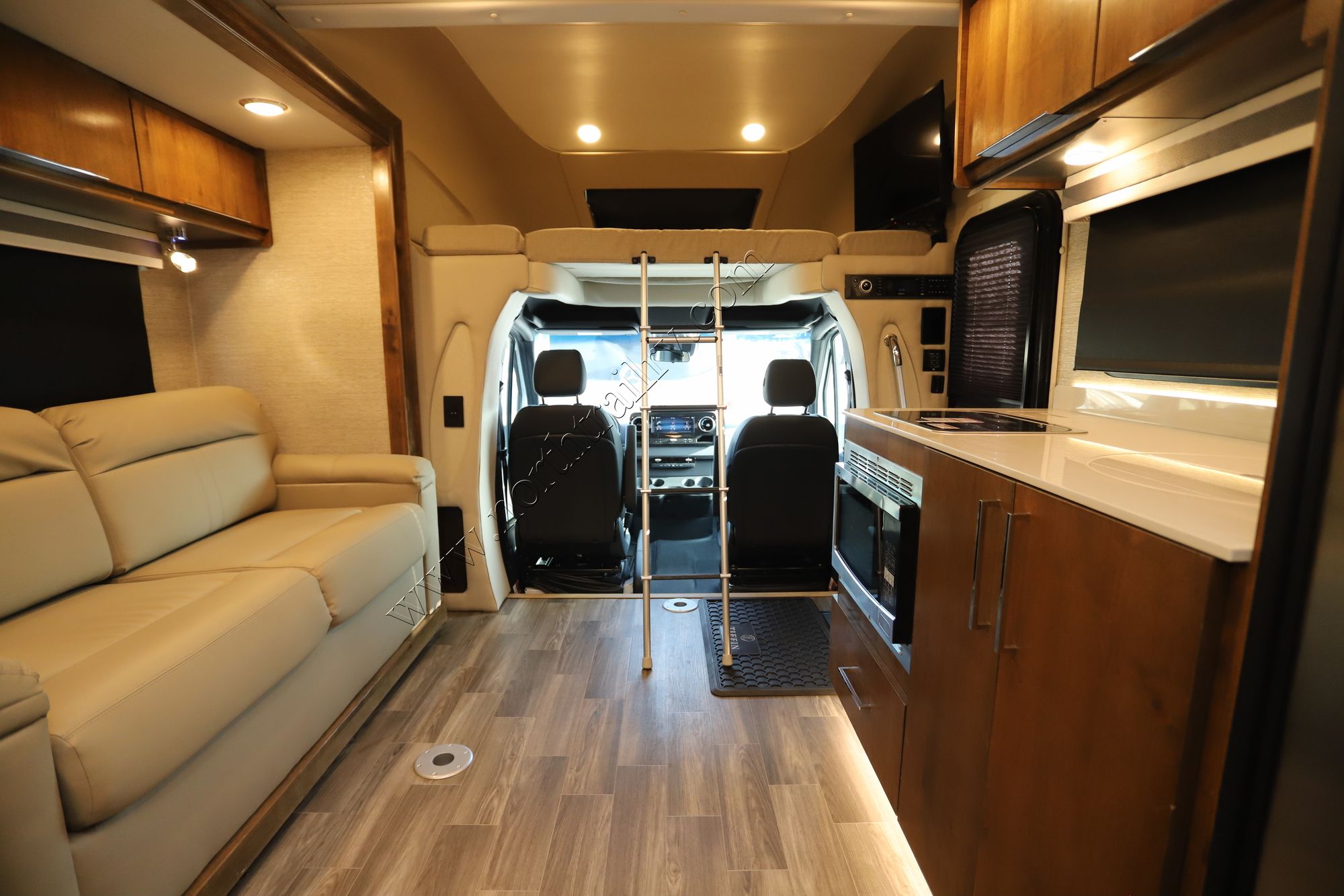 Used 2020 Tiffin Motor Homes Wayfarer 25RW Class C  For Sale