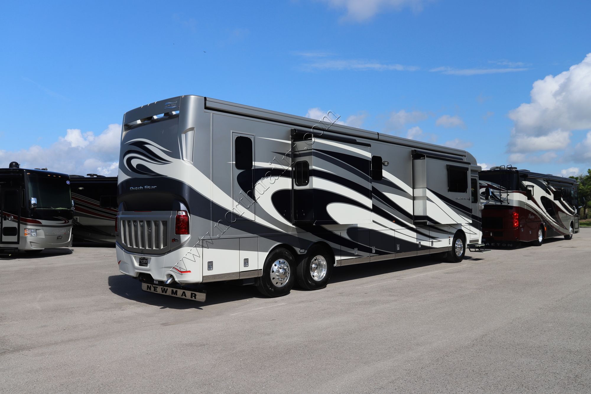 Used 2018 Newmar Dutch Star 4327 Class A  For Sale