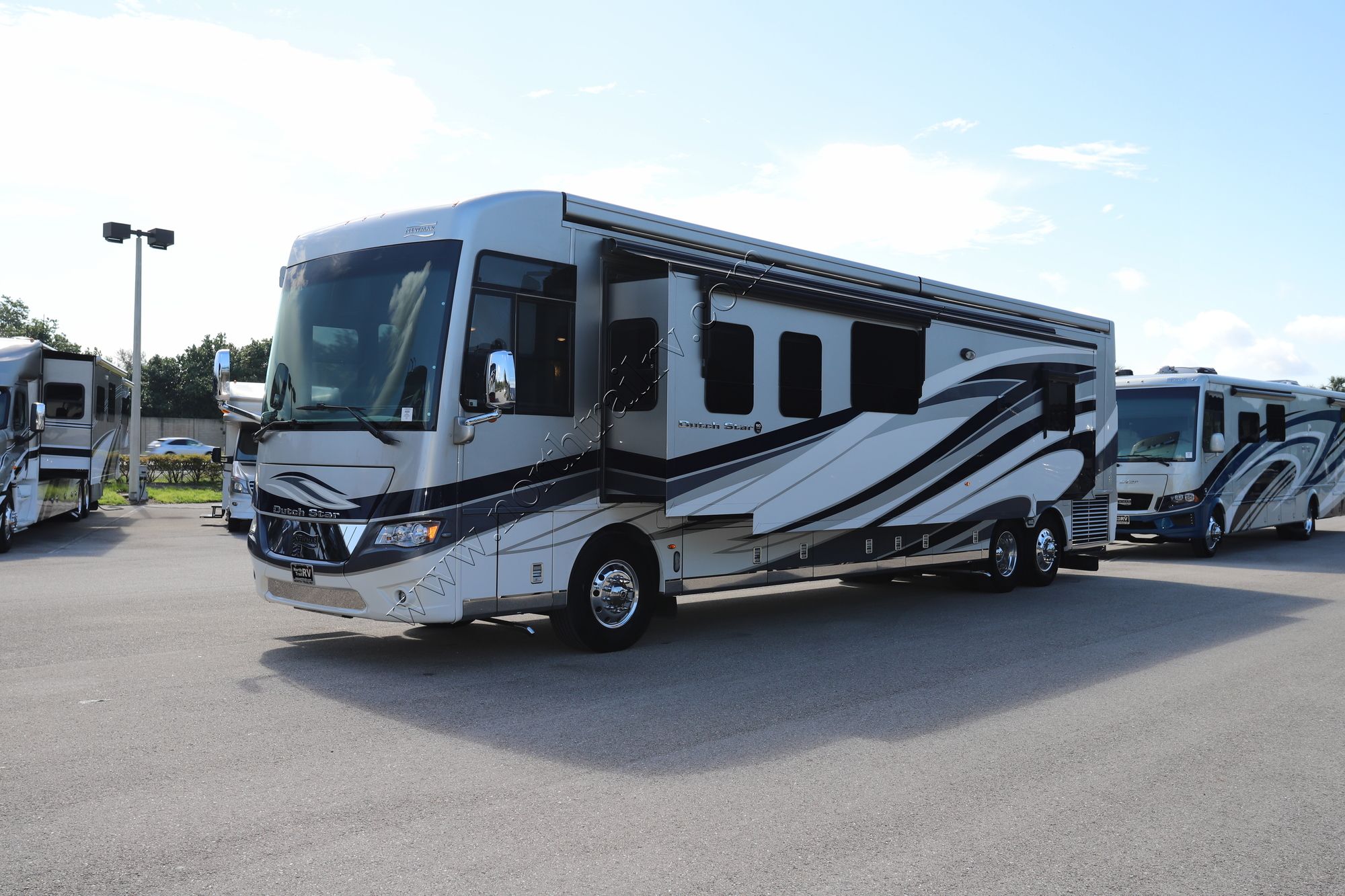 Used 2018 Newmar Dutch Star 4327 Class A  For Sale