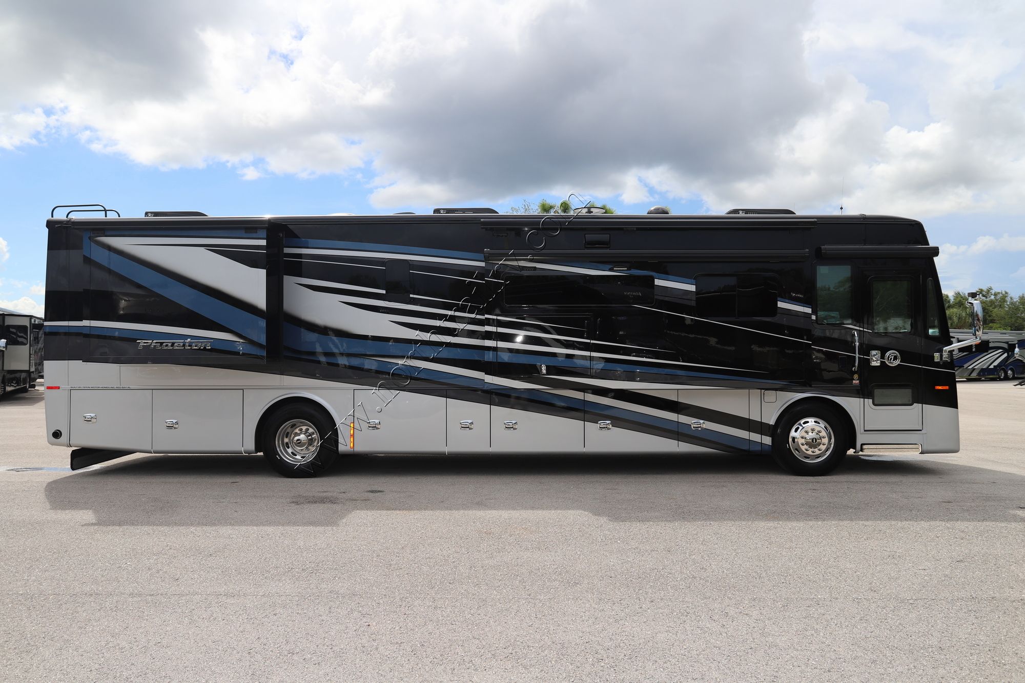 New 2022 Tiffin Motor Homes Phaeton 40QKH Class A  For Sale