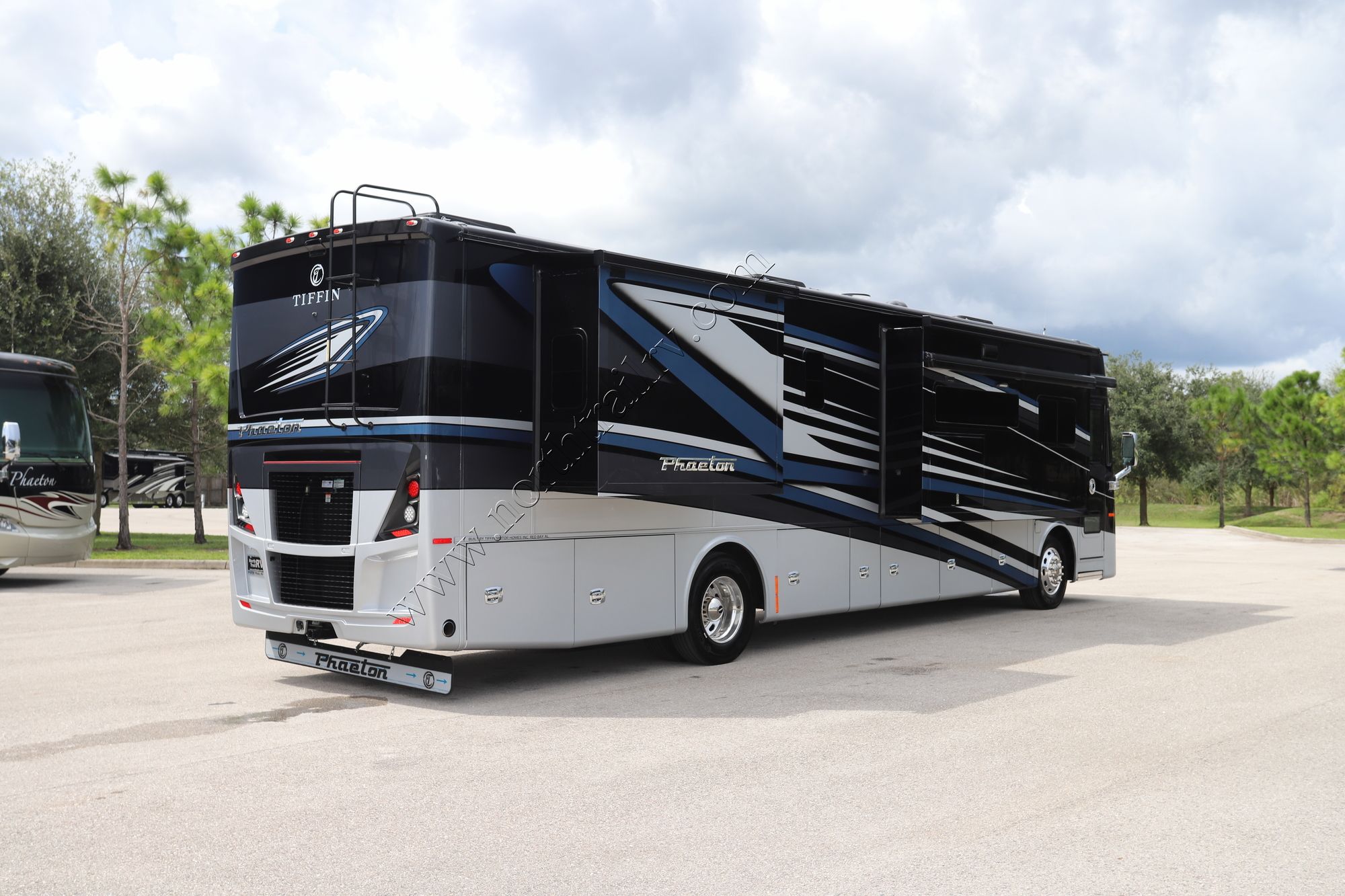 New 2022 Tiffin Motor Homes Phaeton 40QKH Class A  For Sale