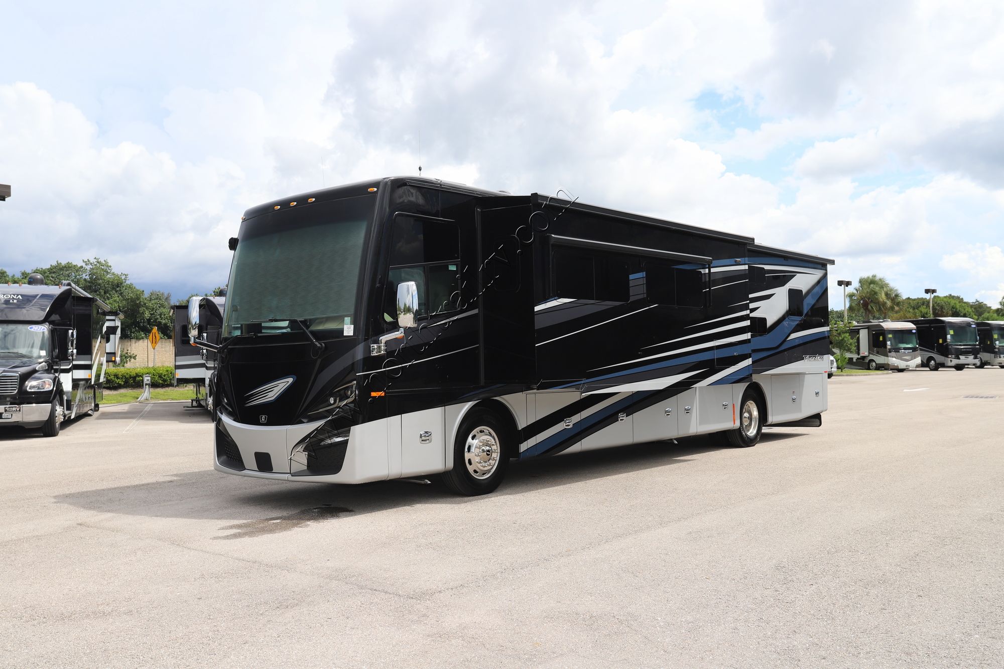 New 2022 Tiffin Motor Homes Phaeton 40QKH Class A  For Sale