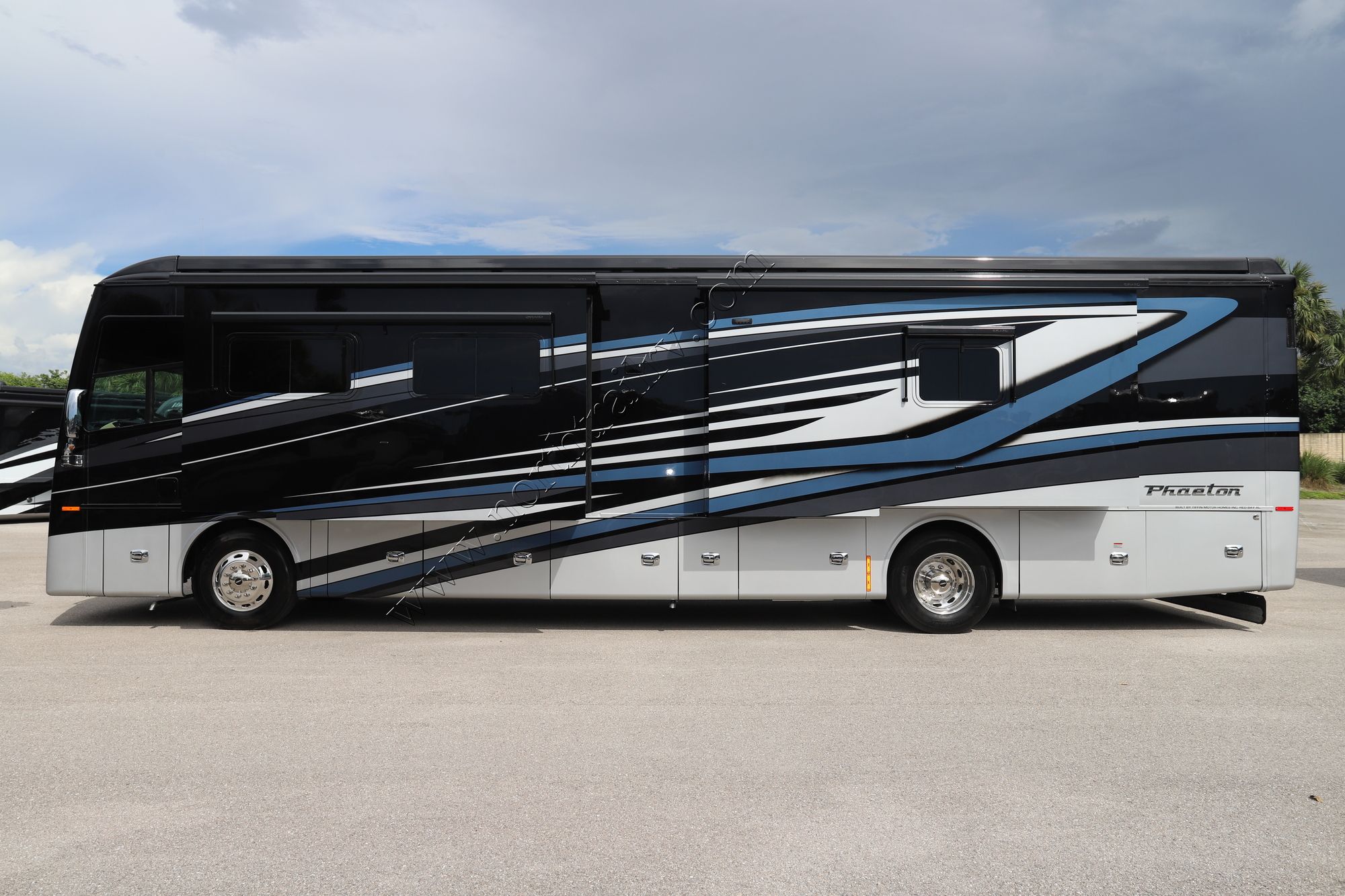 New 2022 Tiffin Motor Homes Phaeton 40AH Class A  For Sale